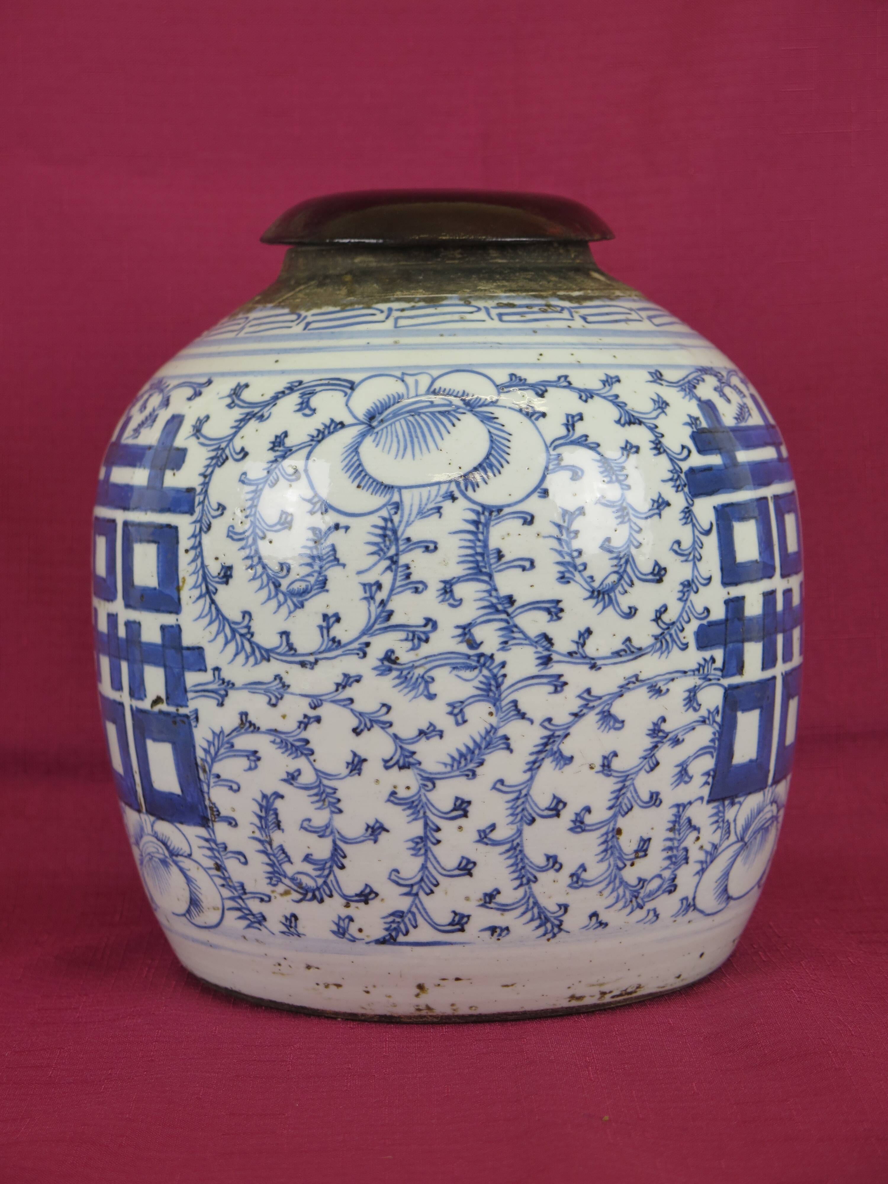 Vintage ceramic vase from China hand painted white blue wooden lid CM2