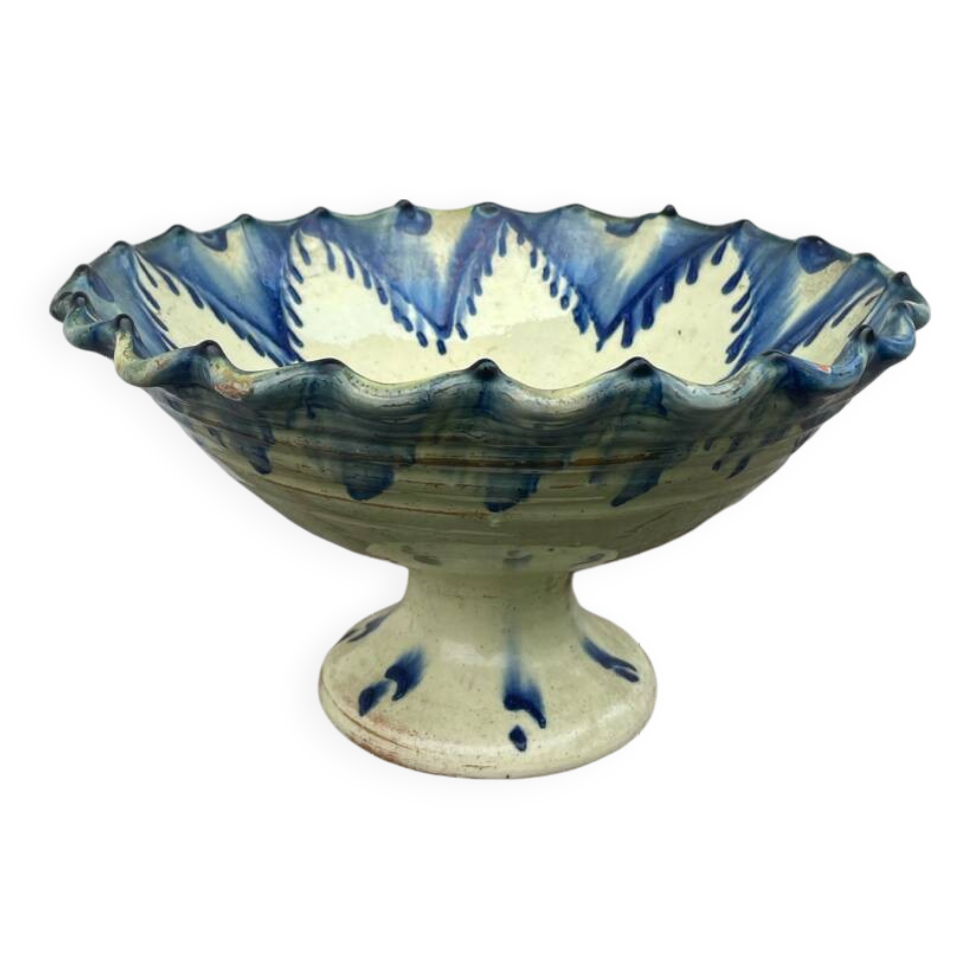 Ceramic fruit bowl on foot