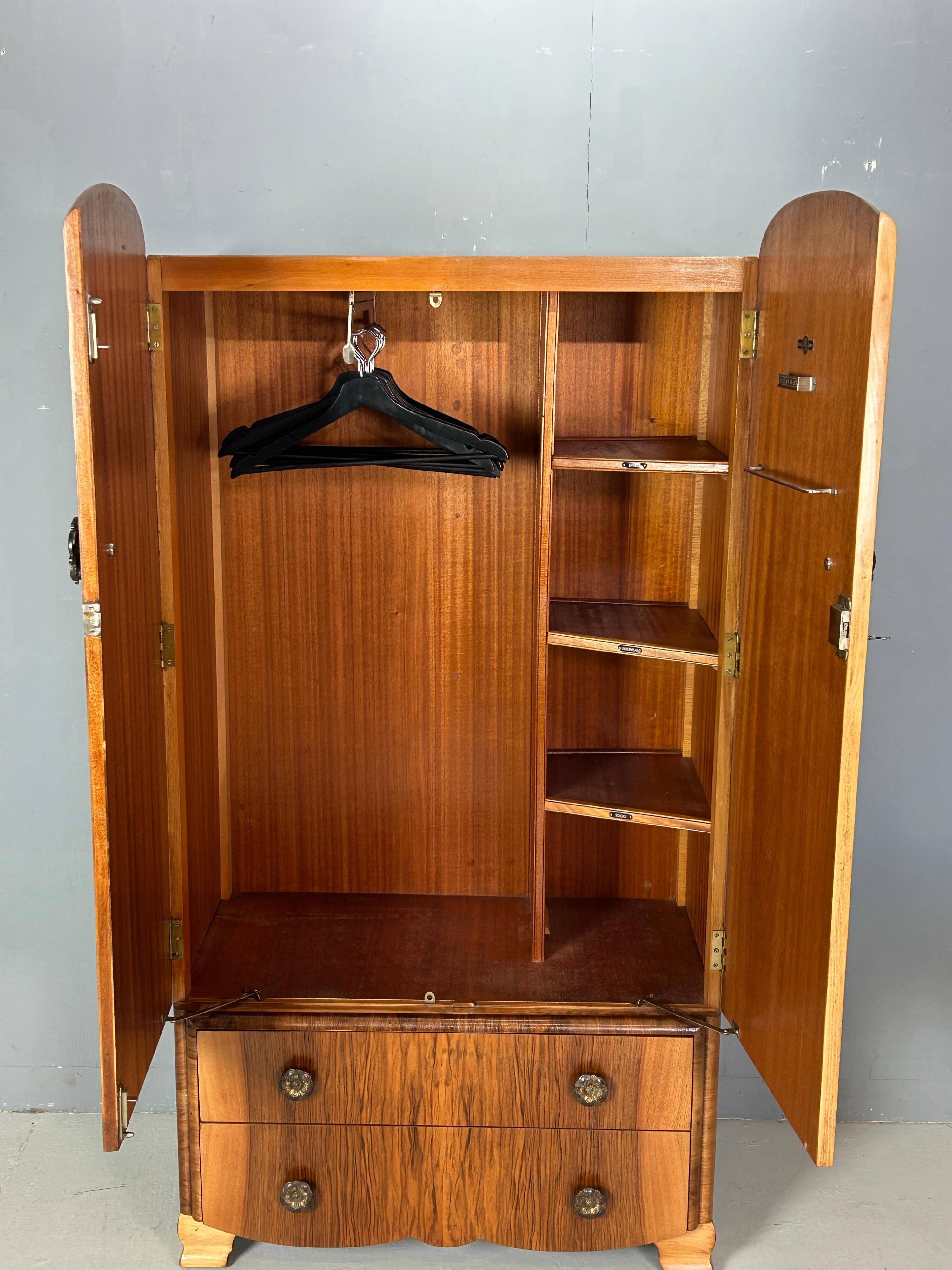 Armoire Art Déco en ronce de noyer 1930