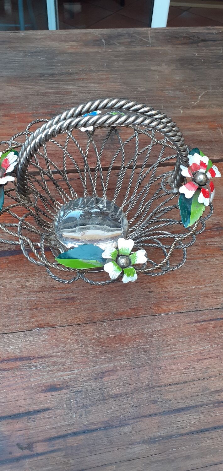 Art deco basket in silver metal