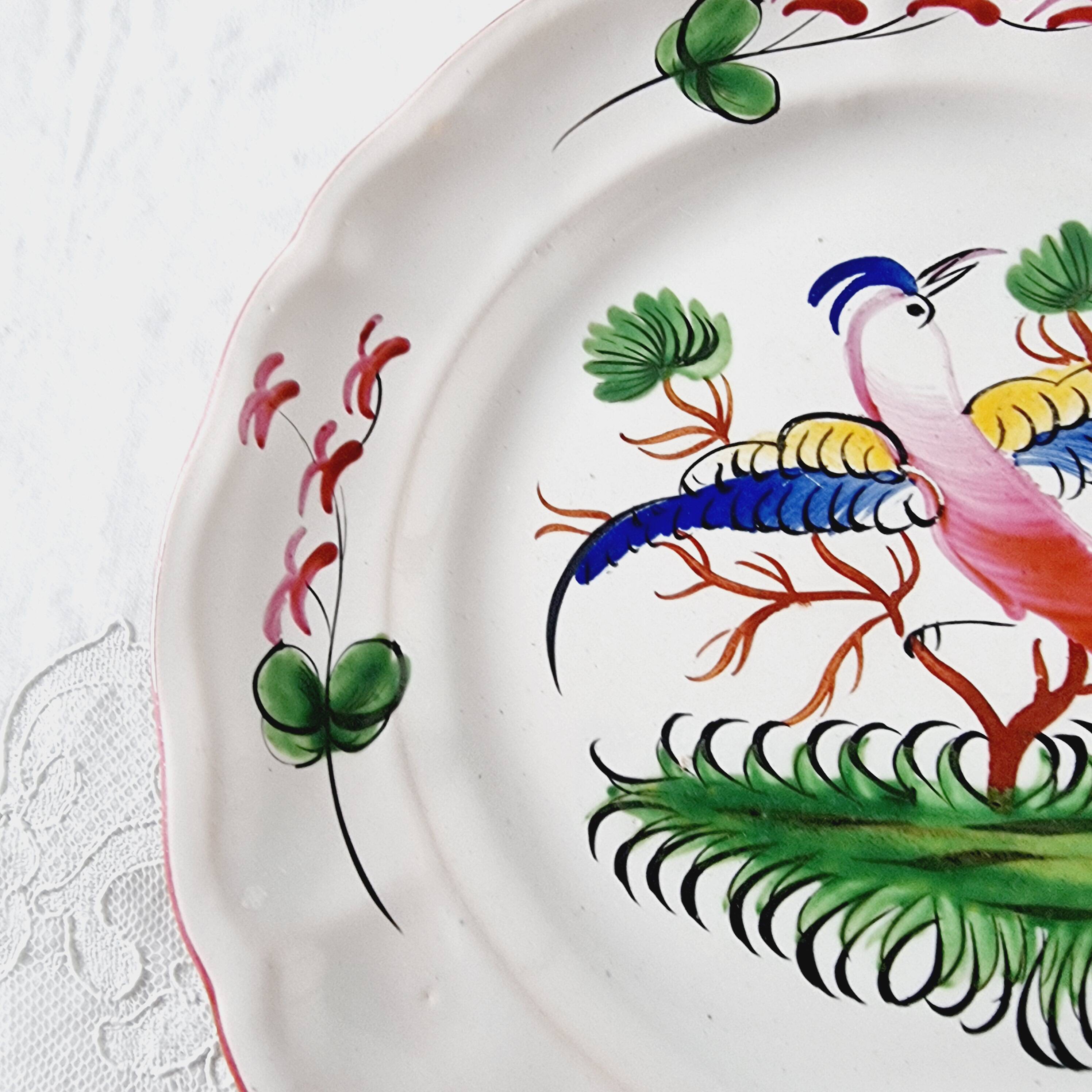 Assiette antique réalisée et peinte à la main du 18ème siècle