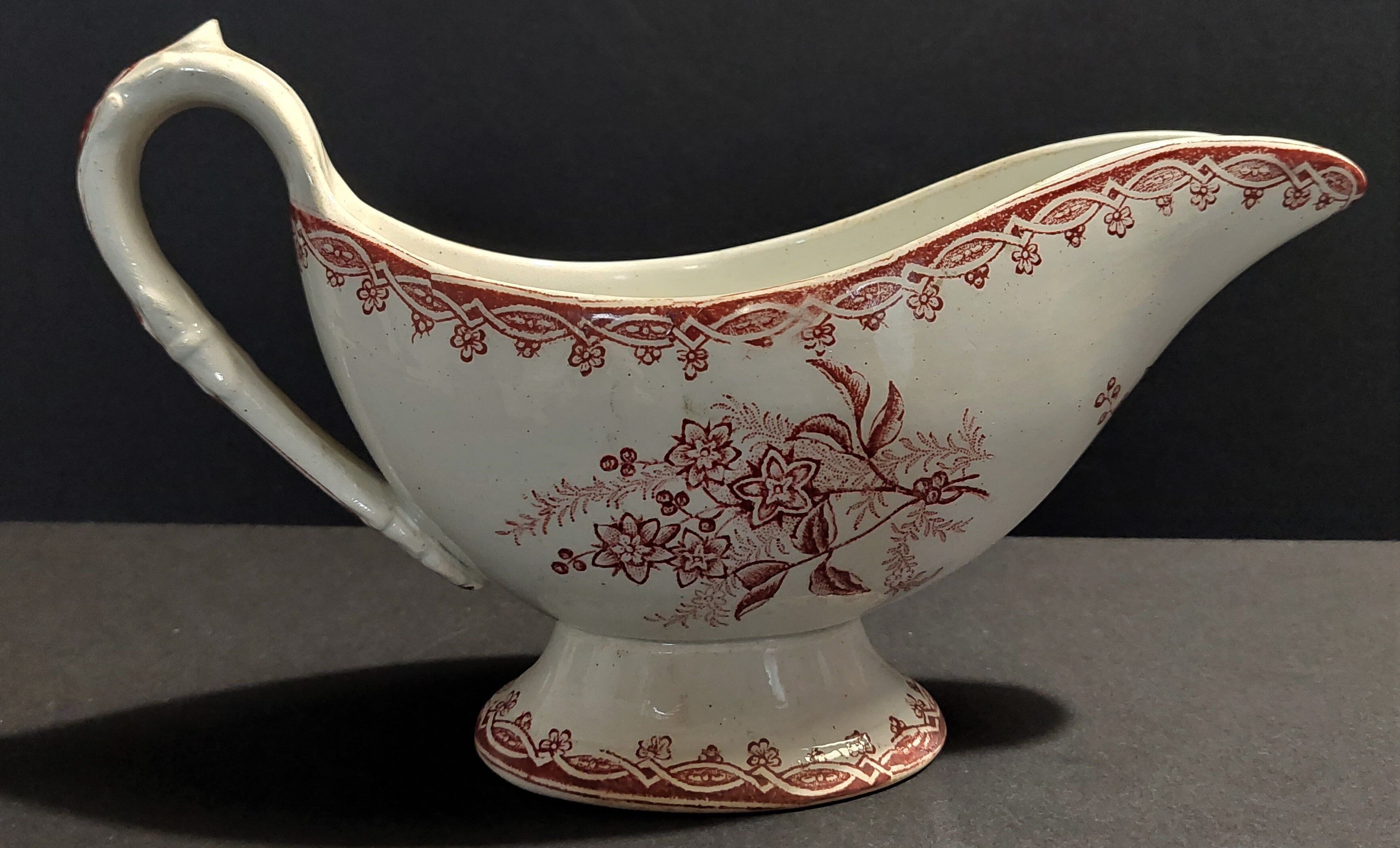 Saucière faience pink decoration brand V in hollow XIXth