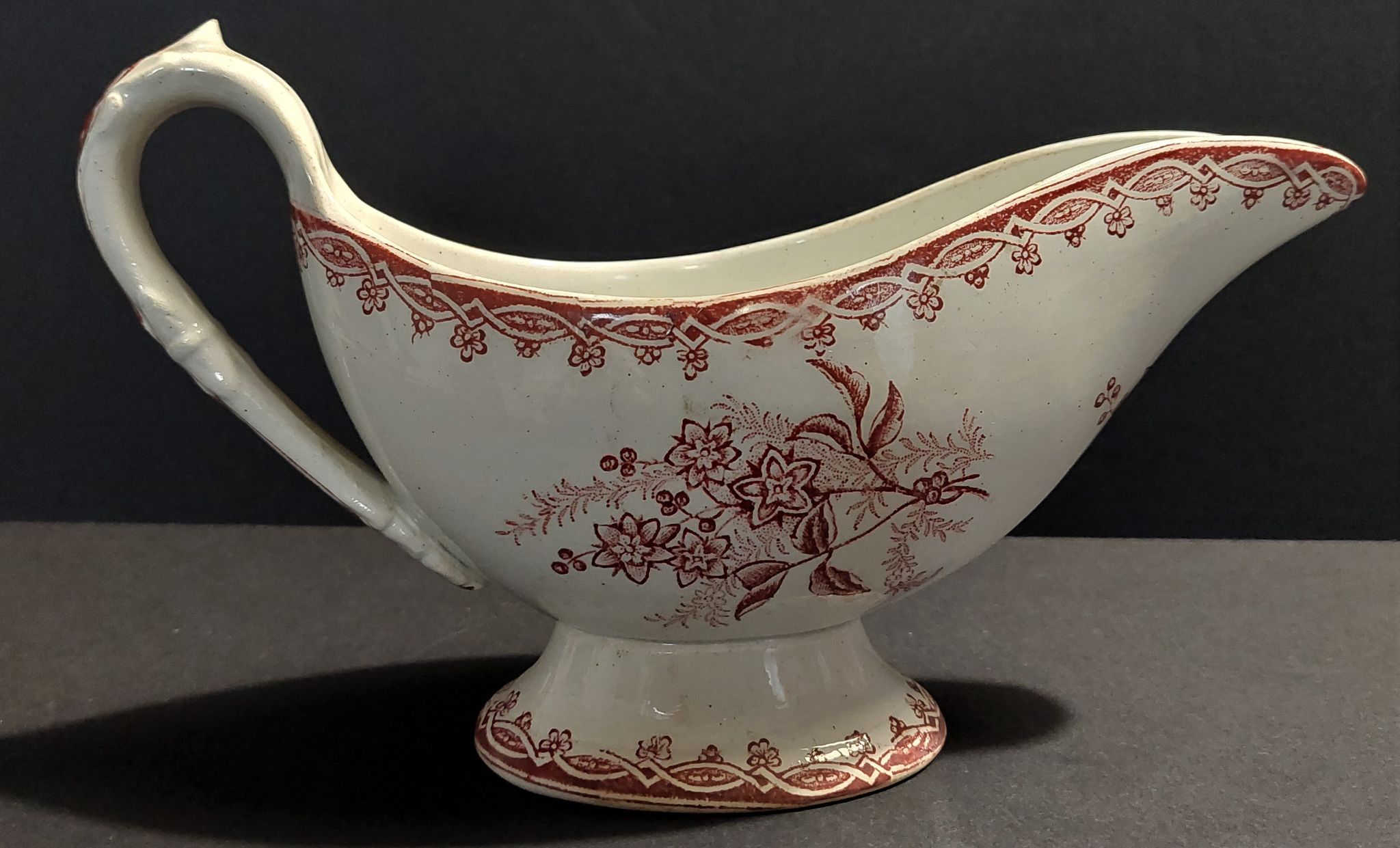 Saucière faïence décor rose marque V en creux XIXème