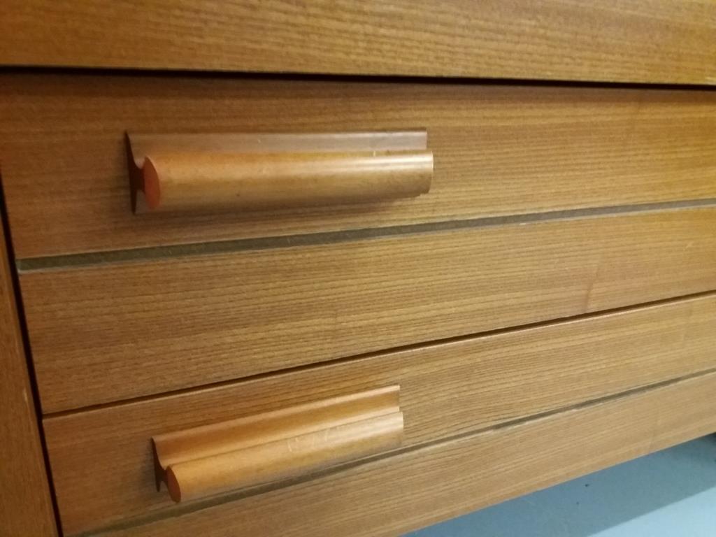 Oak-plated dresser 1980
