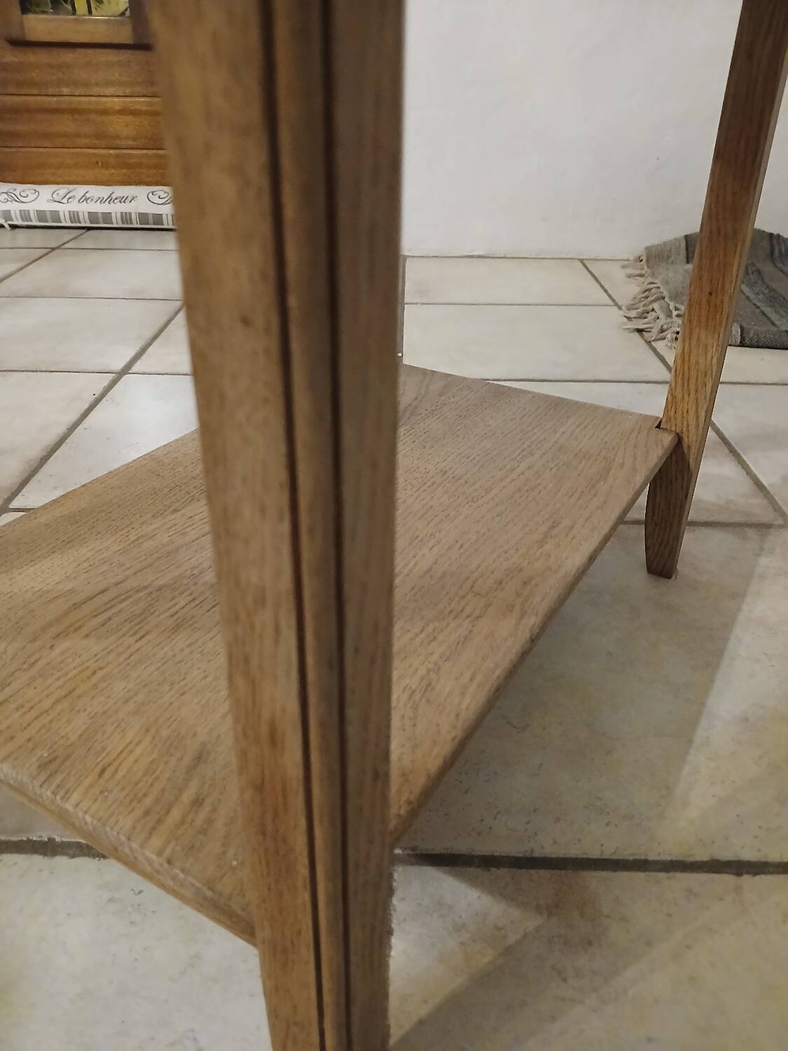 Small piece of furniture/old pedestal table