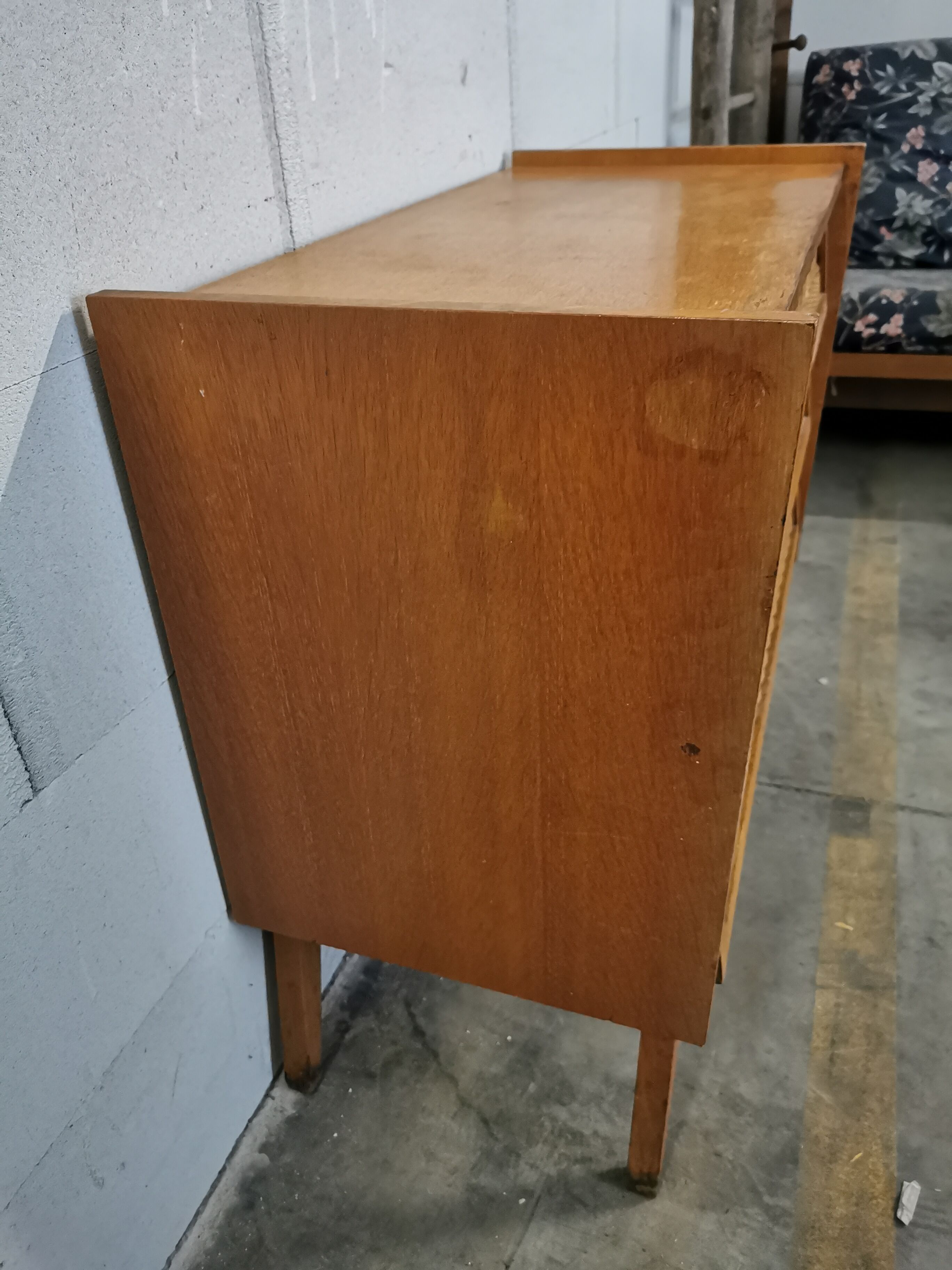 Commode vintage en bois et rotin