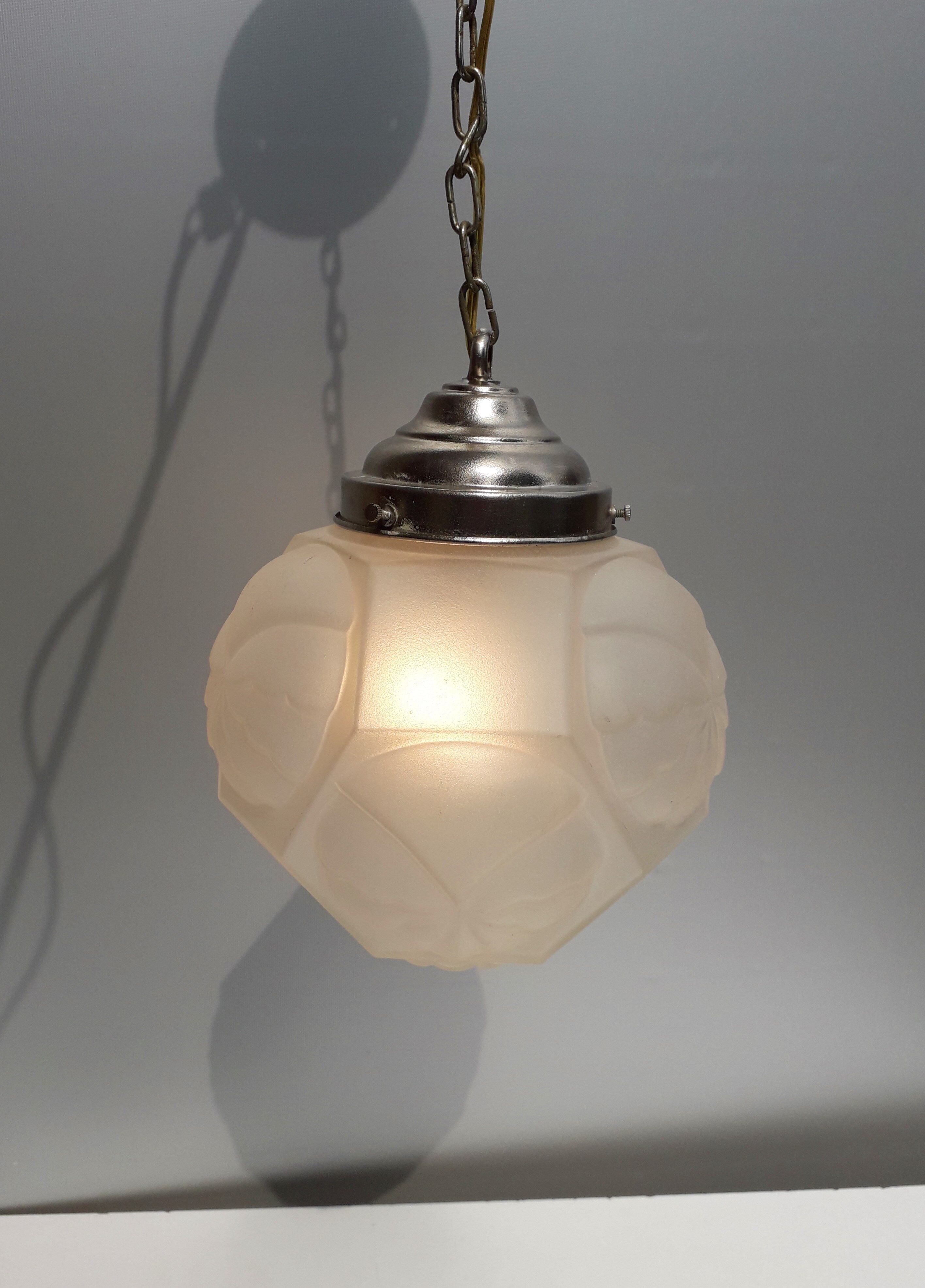 Suspension art déco globe verre moulé pressé 1930