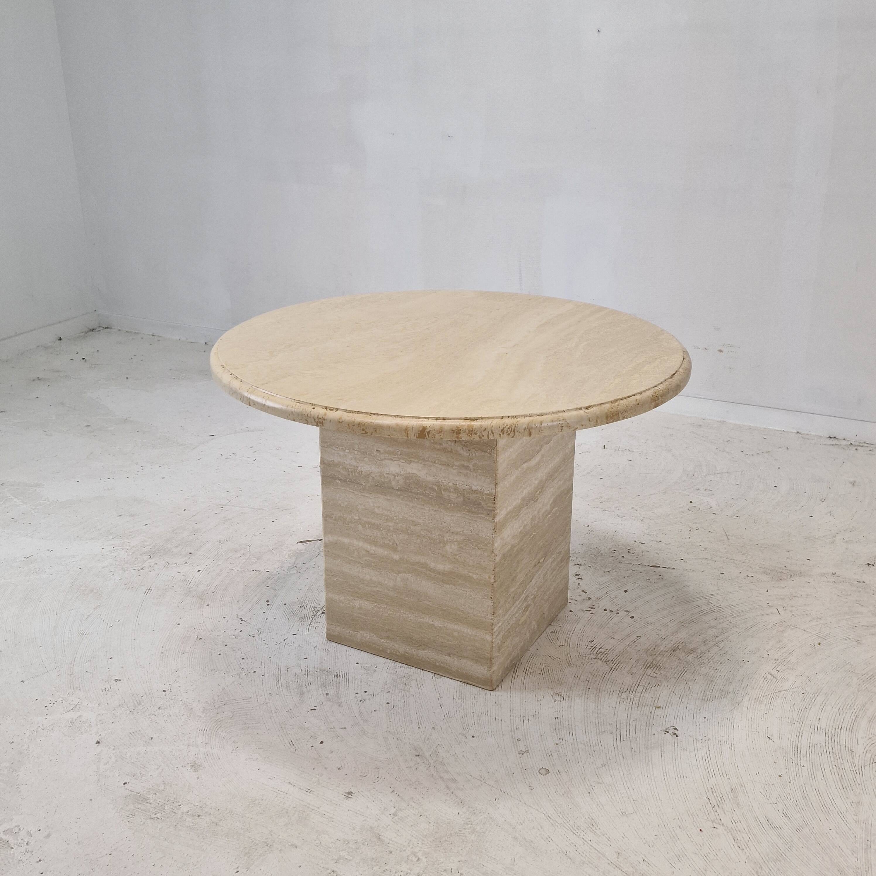 Italian Round Coffee or Side Table in Travertine, 1980s