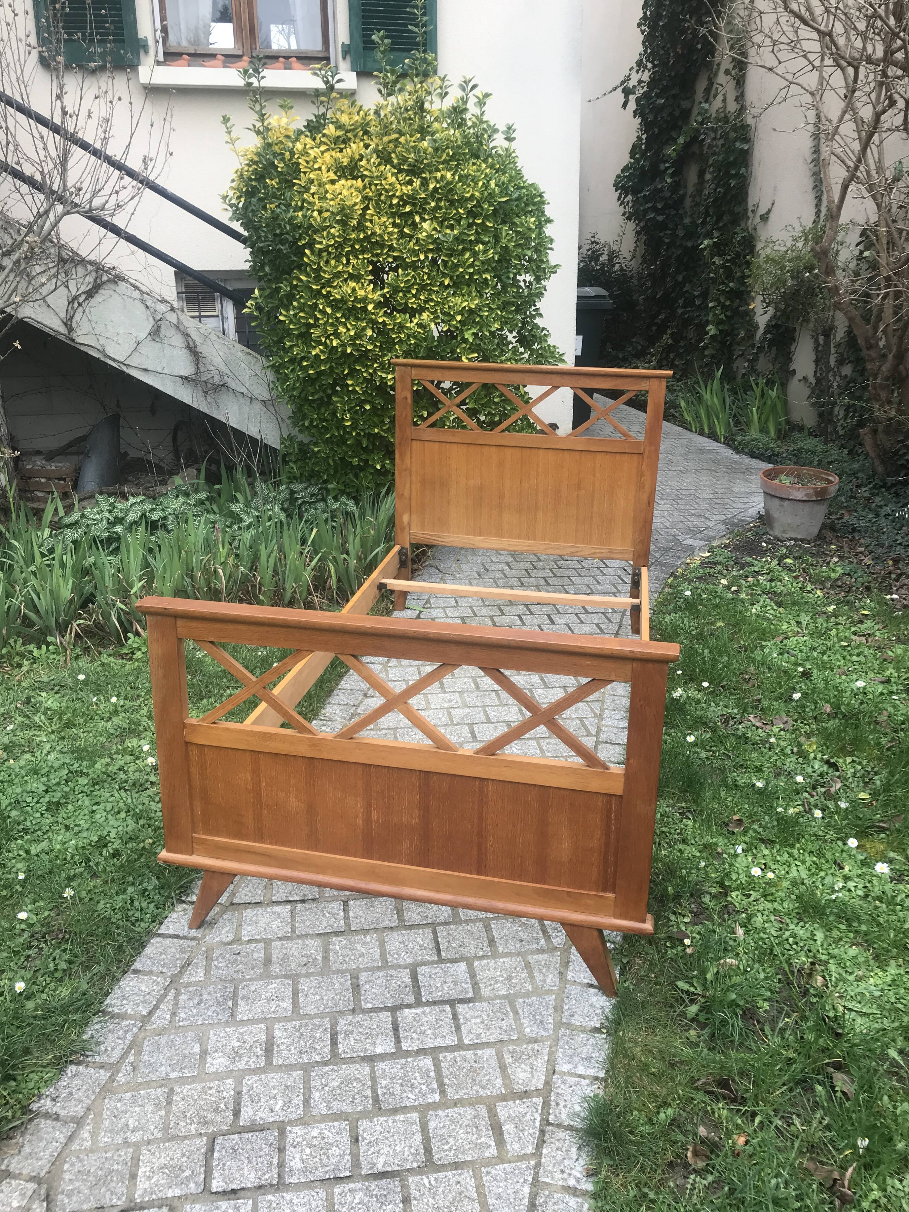 Bed with braces and feet compas vintage