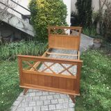 Bed with braces and feet compas vintage