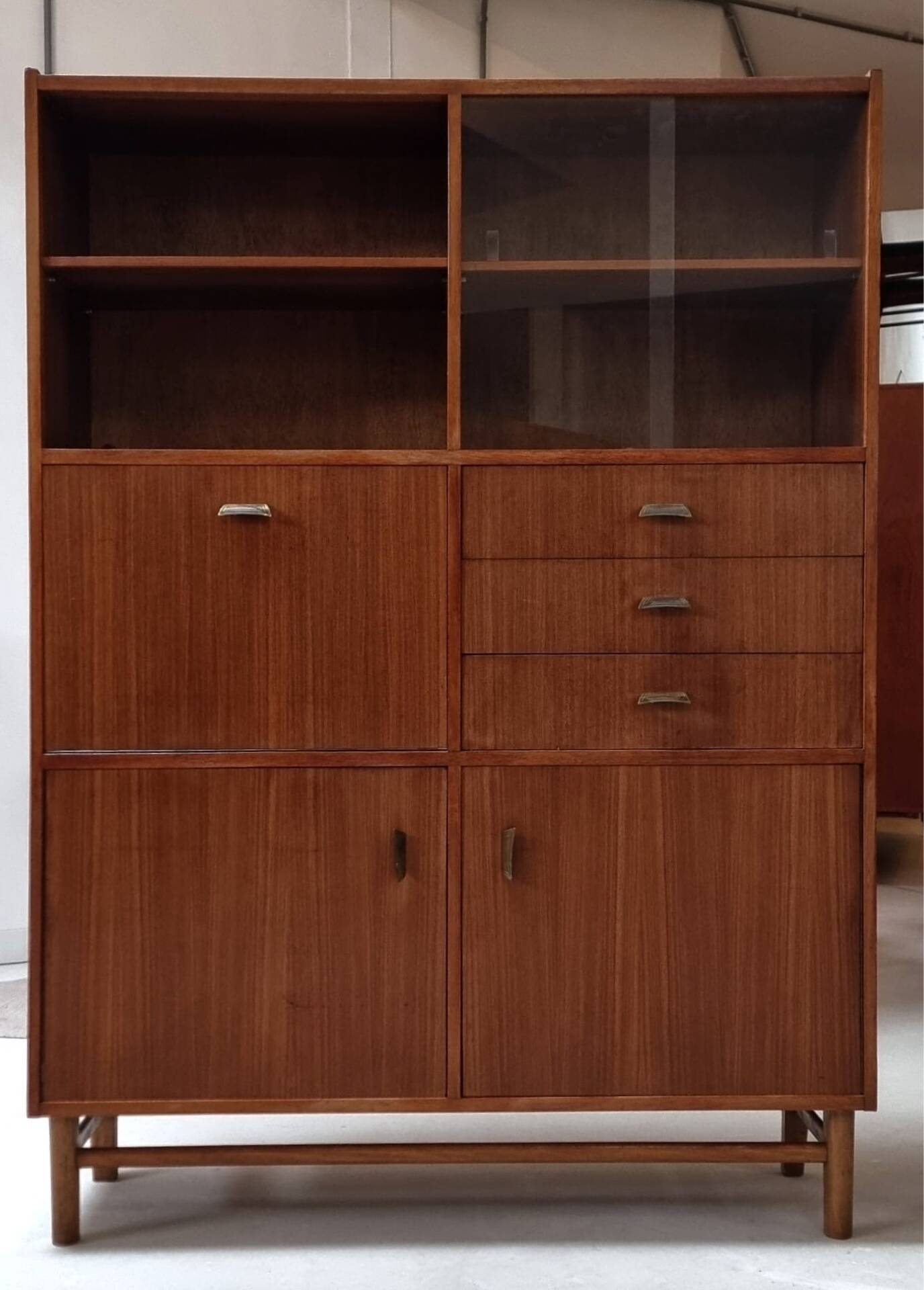 Highboard du milieu du siècle