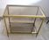 Bout de canapé table basse laiton doré verre fumé 70s