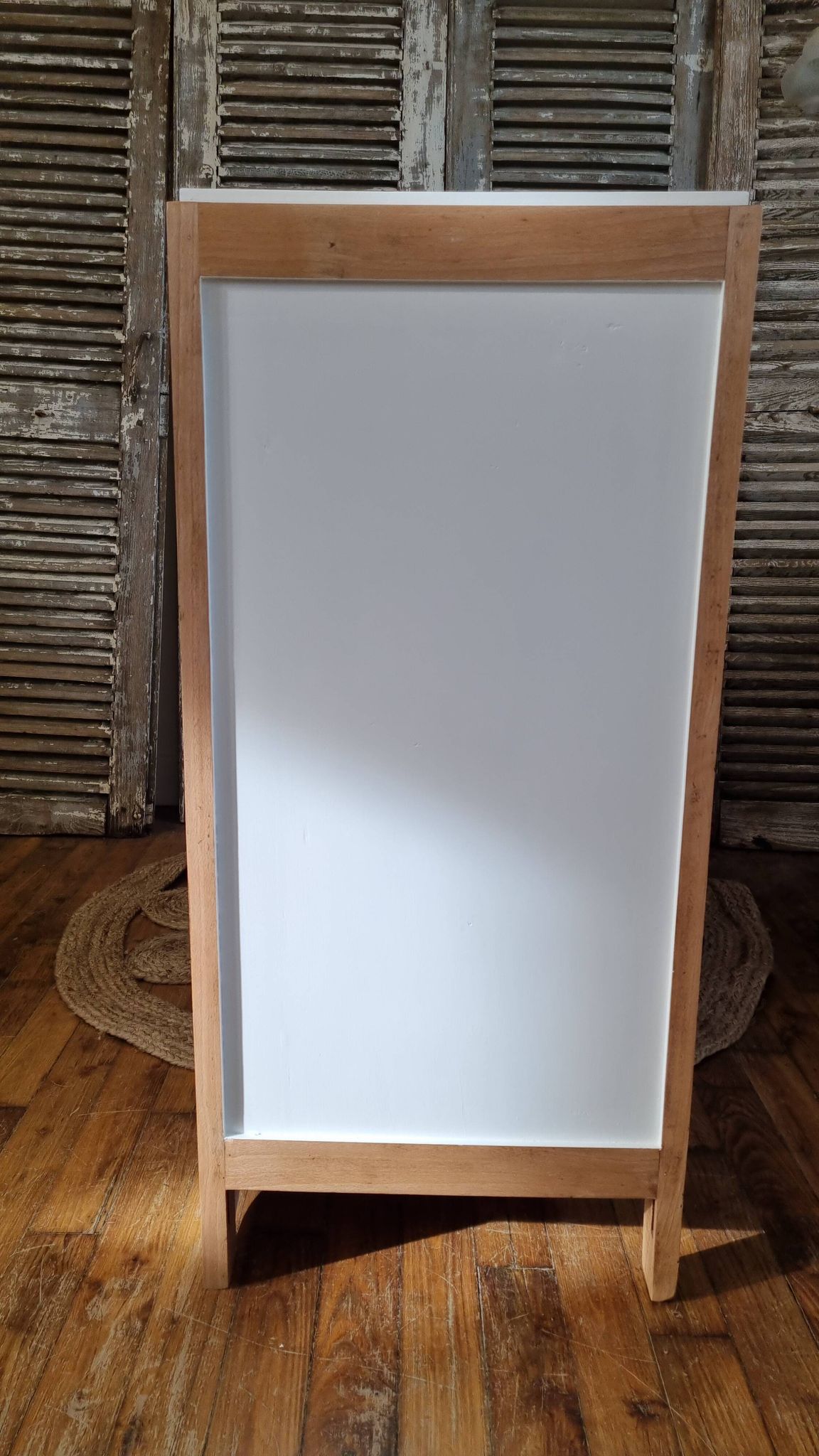 Commode blanche et bois