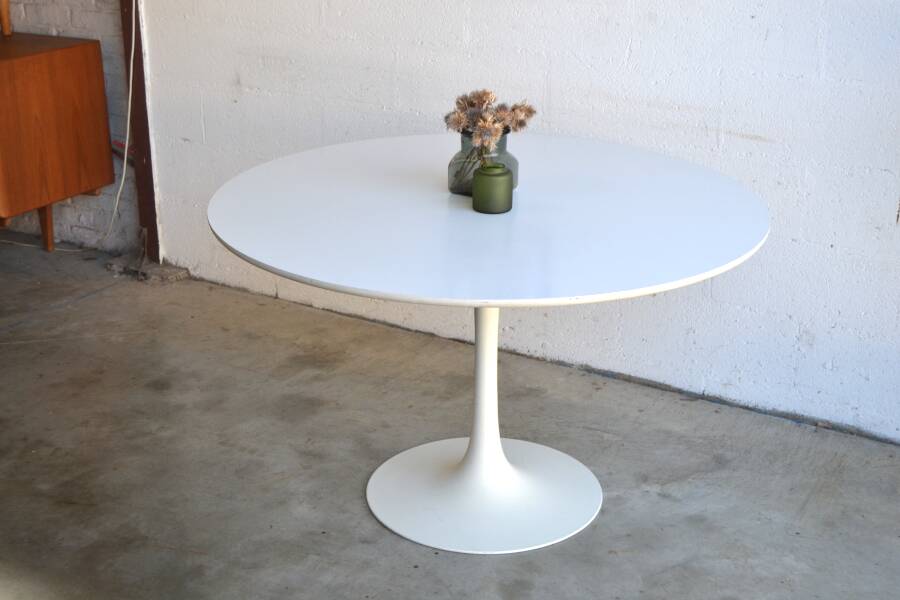 Table "Tulip" by Maurice Burke for Arkana