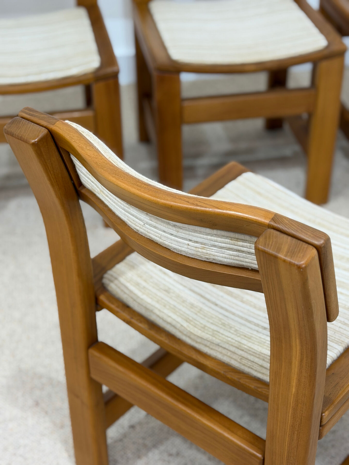 4 chaises en orme massif années 70
