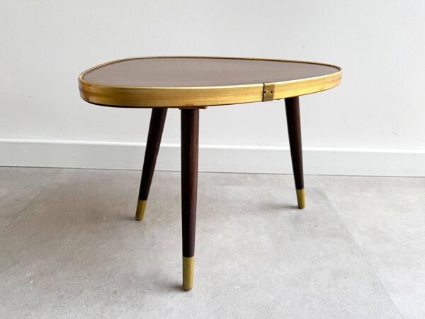 Table d'appoint vintage / support de plante avec un plateau en formica