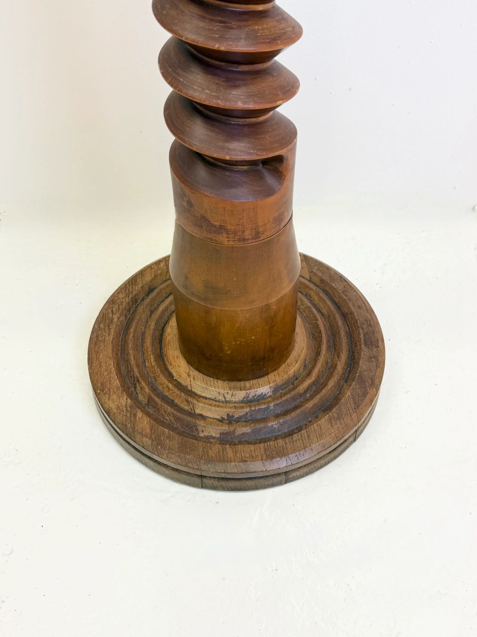 Large twisted column — 1940–1970
