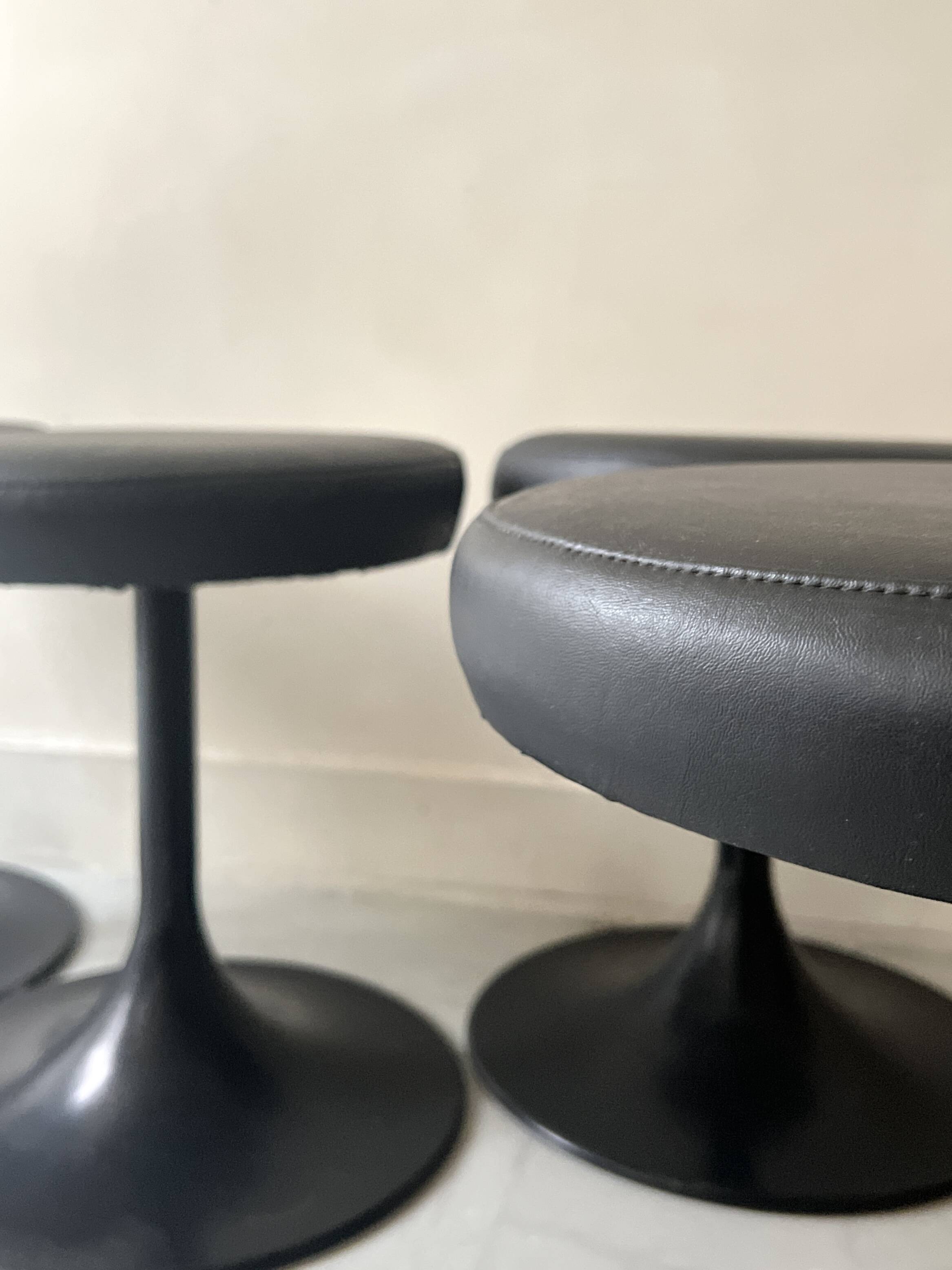 Tabouret tulipe Saarinen noir , design 1970