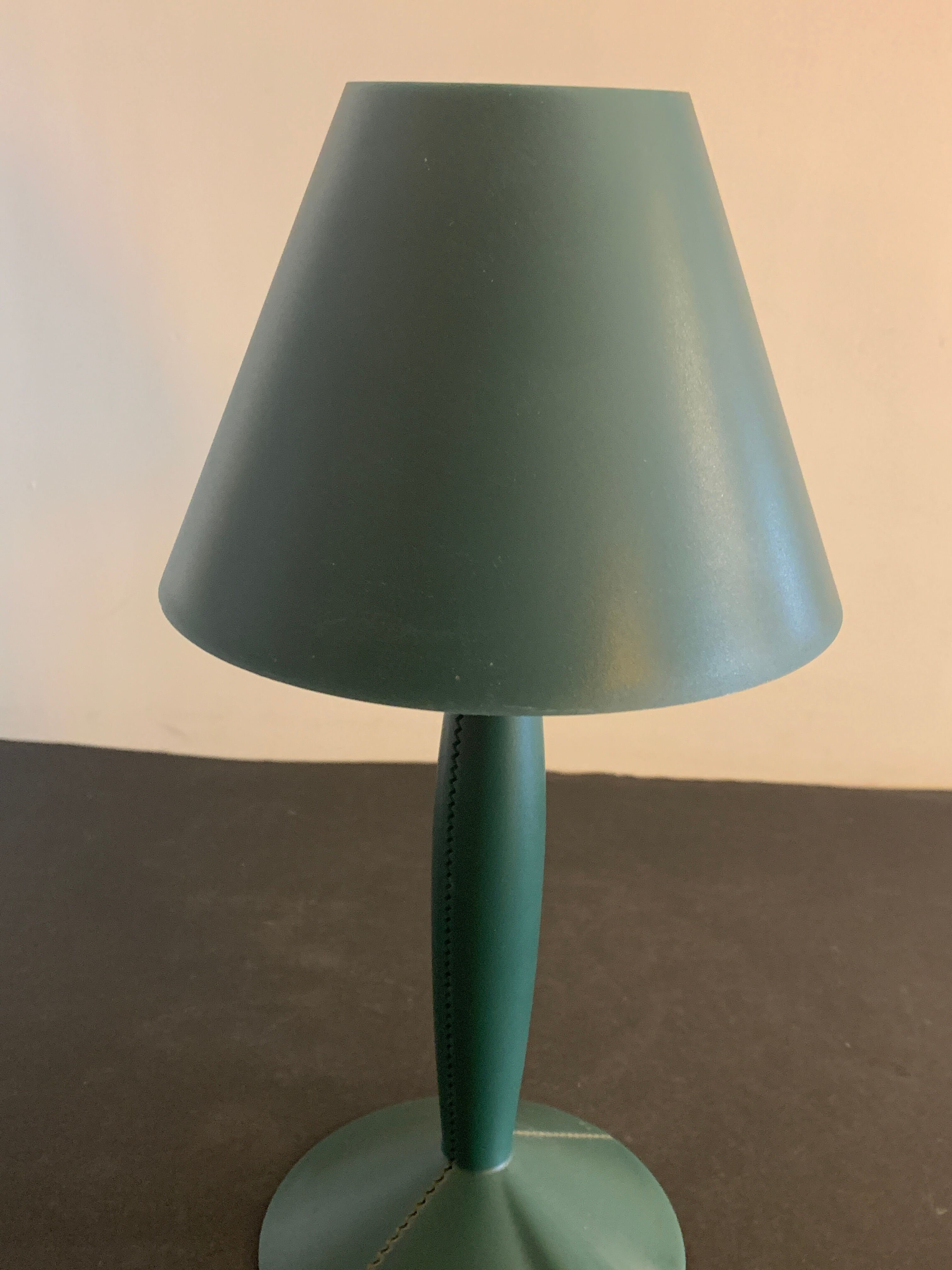 English green lamp Miss Sissi de Flos, design Philippe Starck