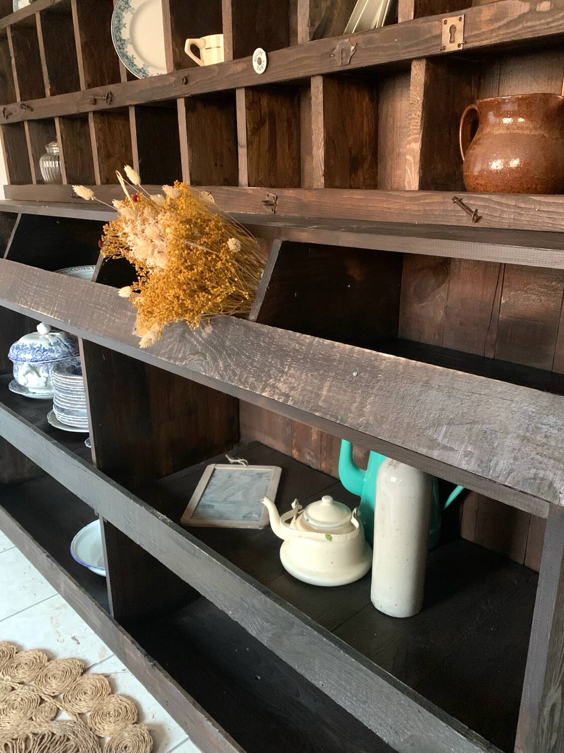 Trade furniture with lockers