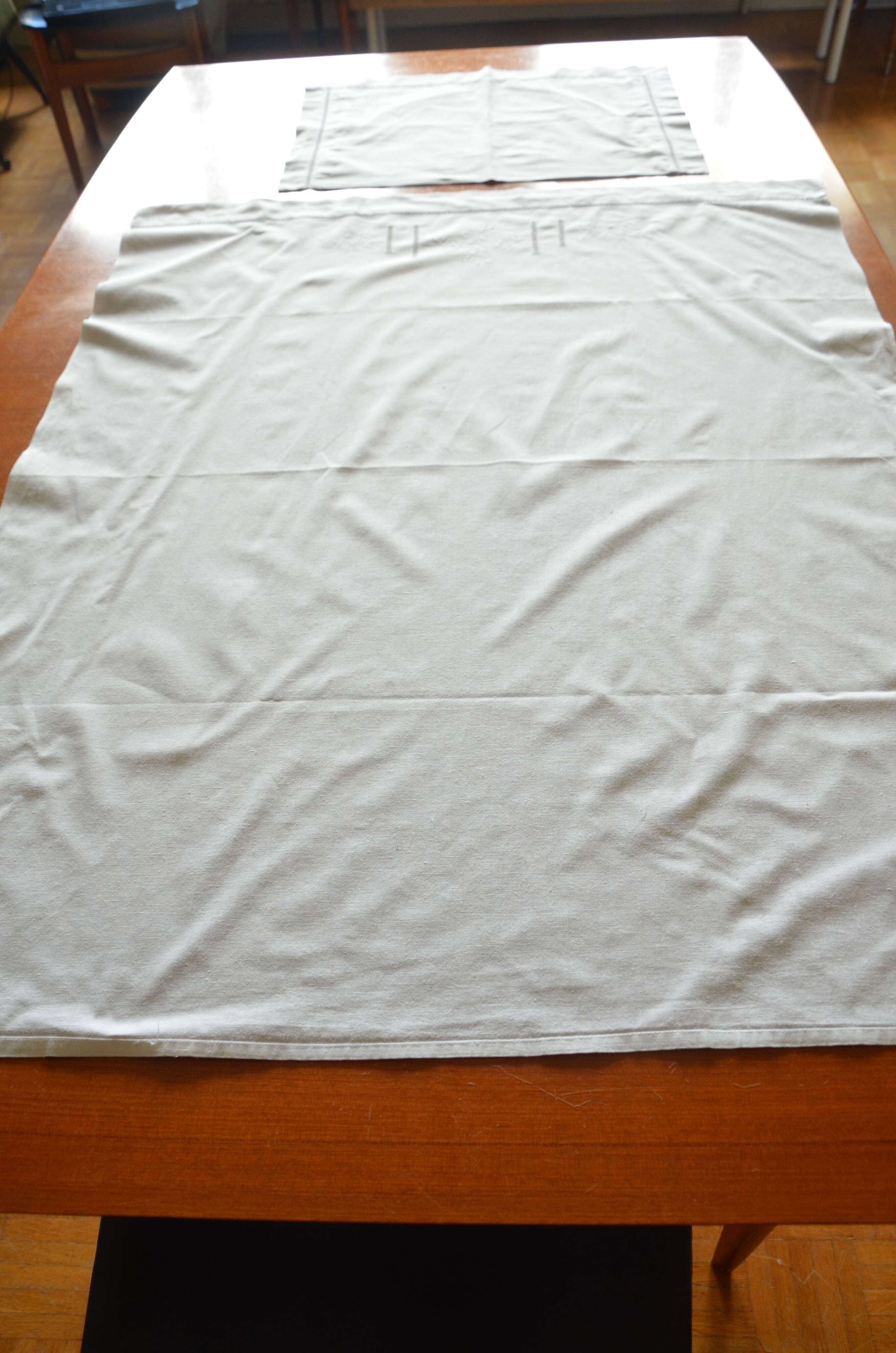 Embroidered children's bedding set