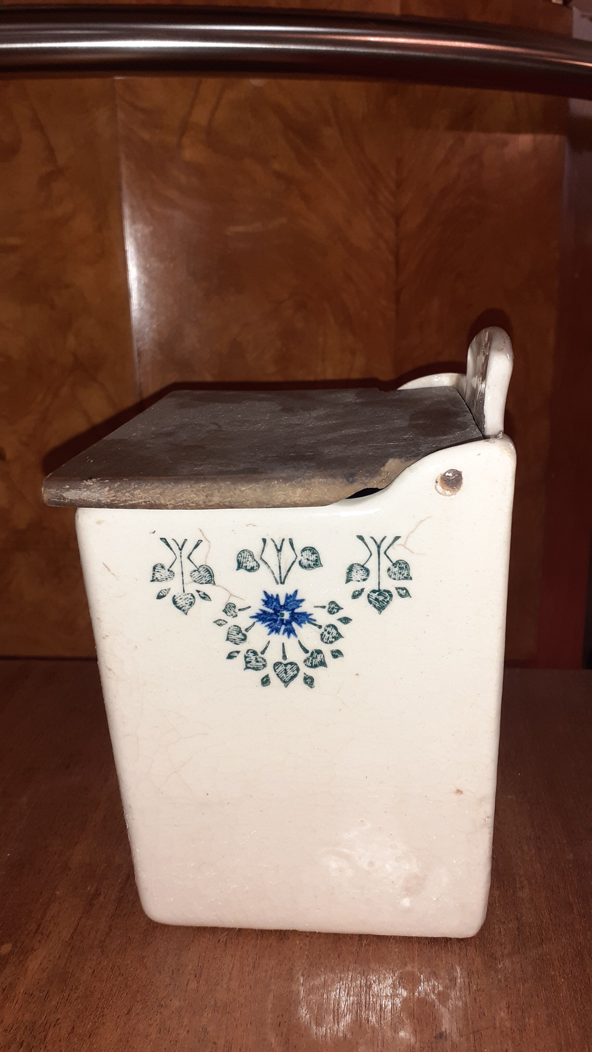Salt box in faience and wood