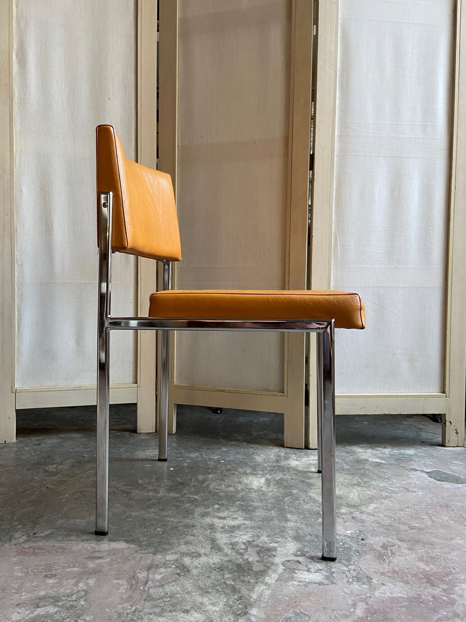 Chair in chromed metal and ochre skaï 1970s