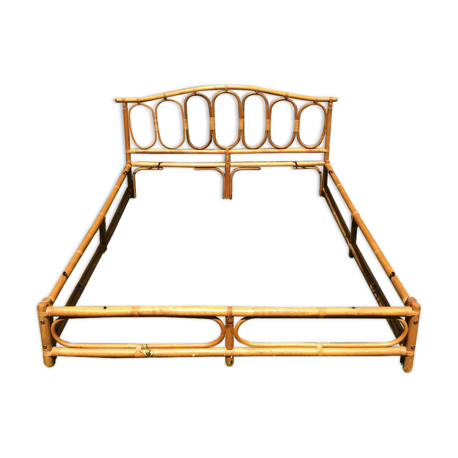 Rattan bed