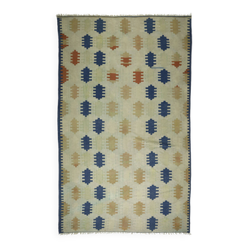 Grand vintage Turkish kilim in blue and ecru, 352 x 217 cm.