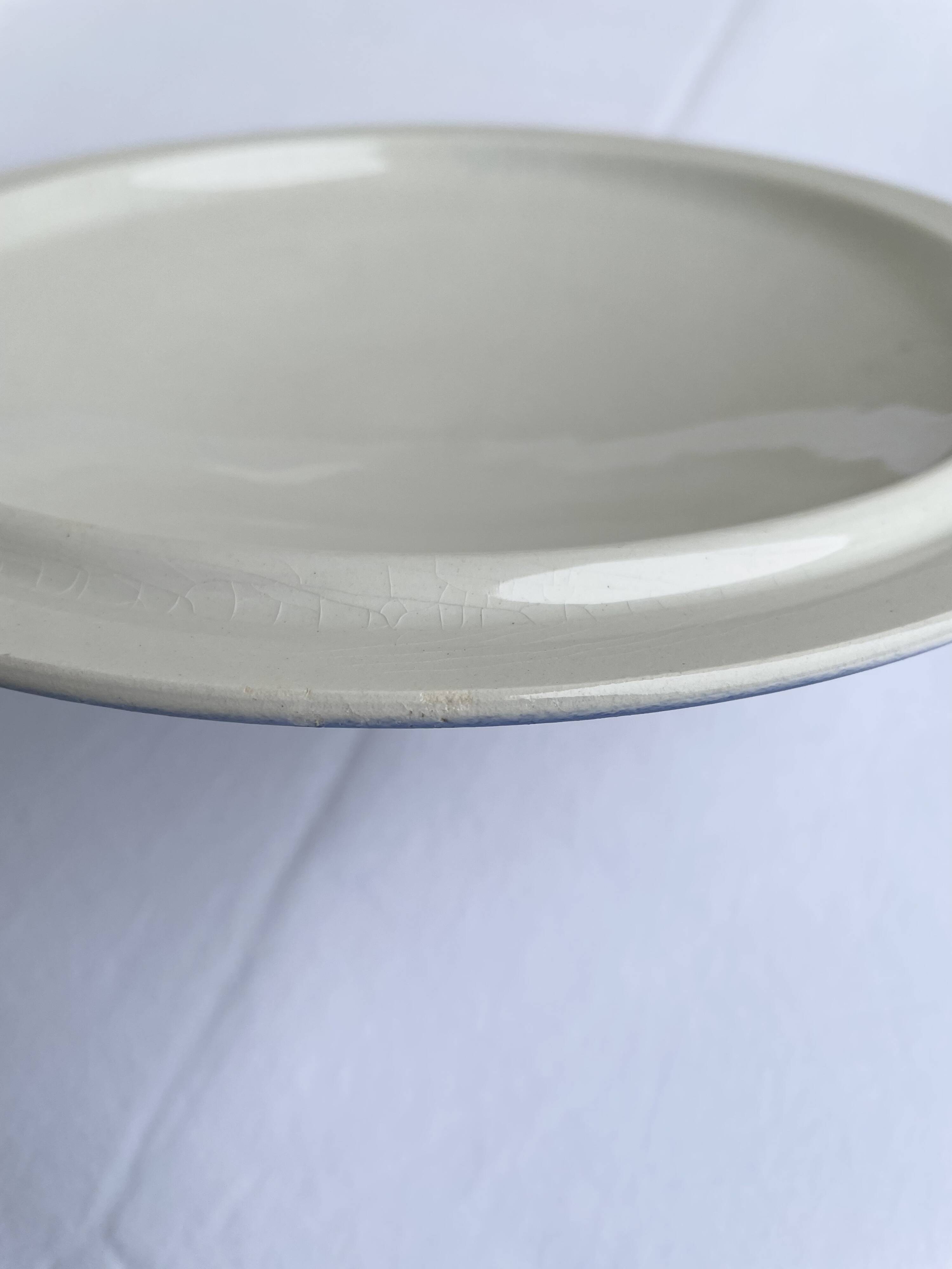 Antique GIEN soup tureen model "Alberic" from the 1940s.