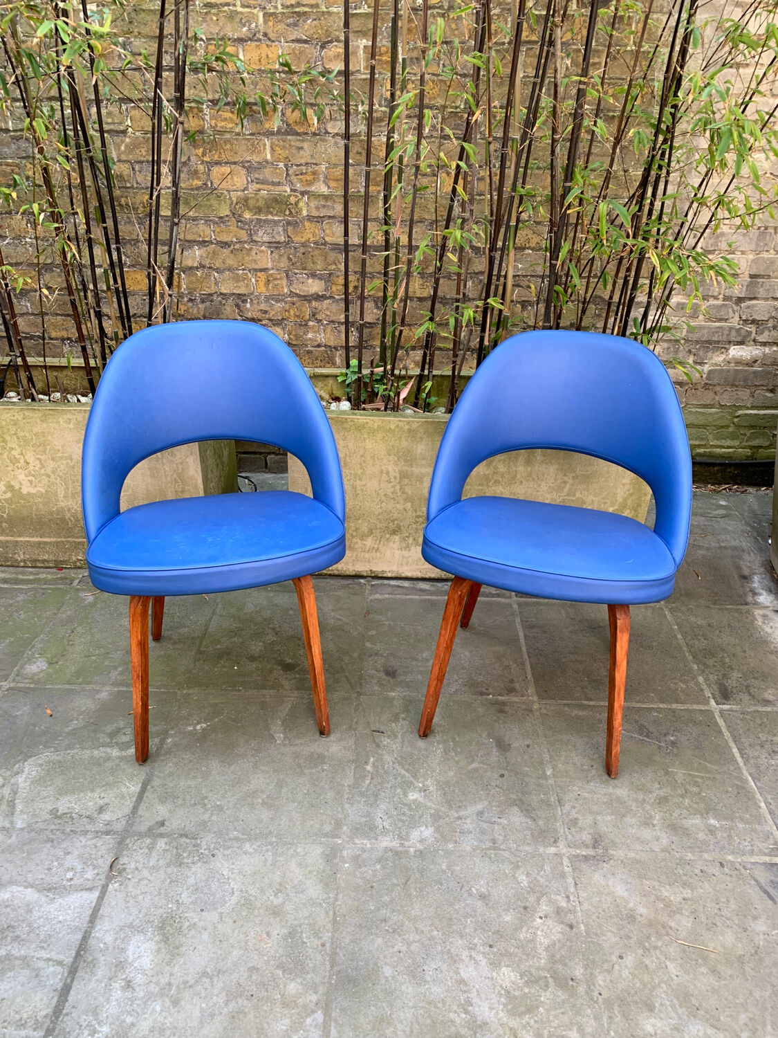 Pair of conference chairs by Eero Saarinen, Knoll
