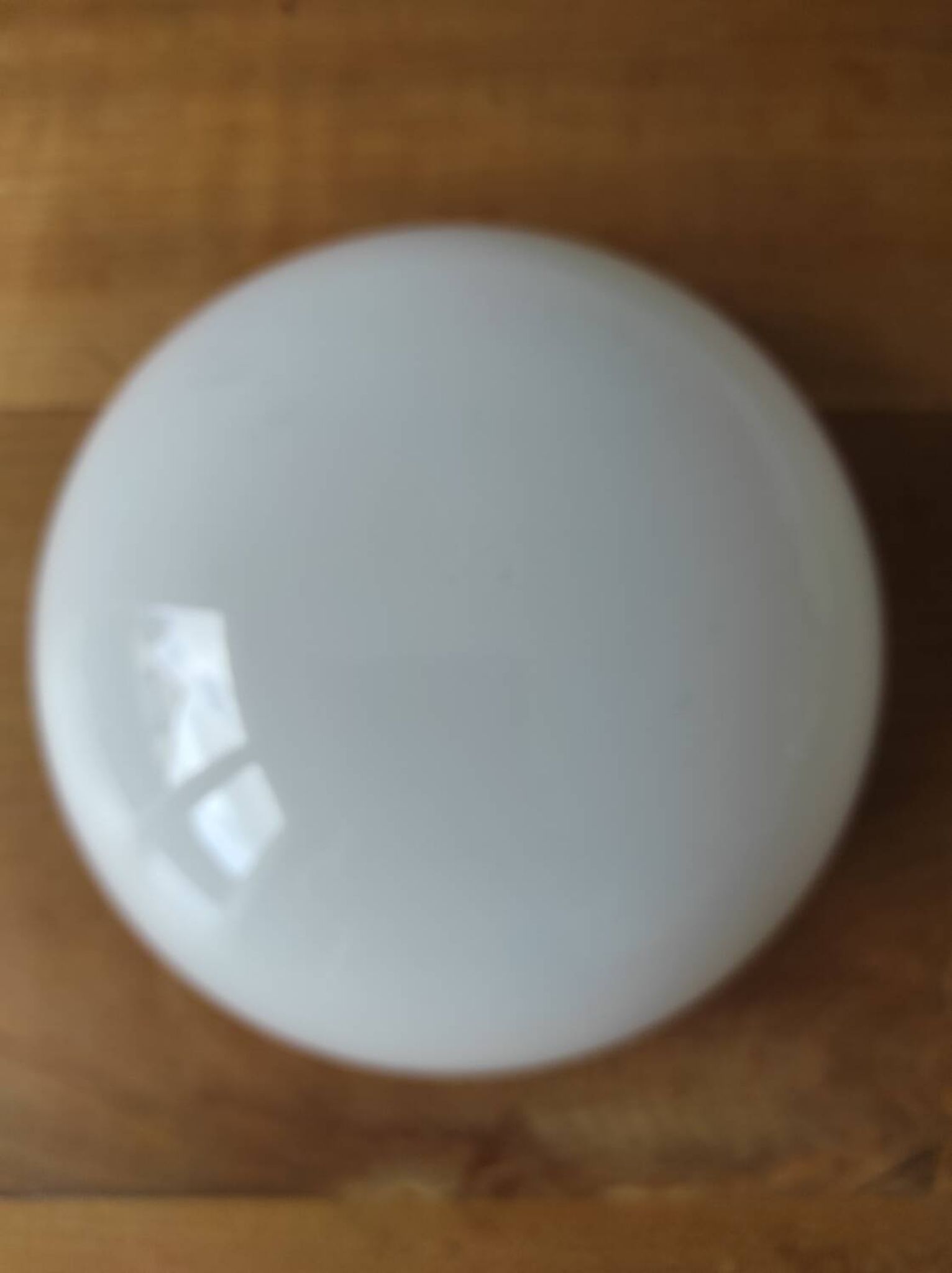 Demi-globe en opaline blanche hauteur 10 cm