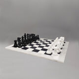 1970s Gorgeous Black and White Chess Set in Volterra Alabaster Handmade.  Made in Italy