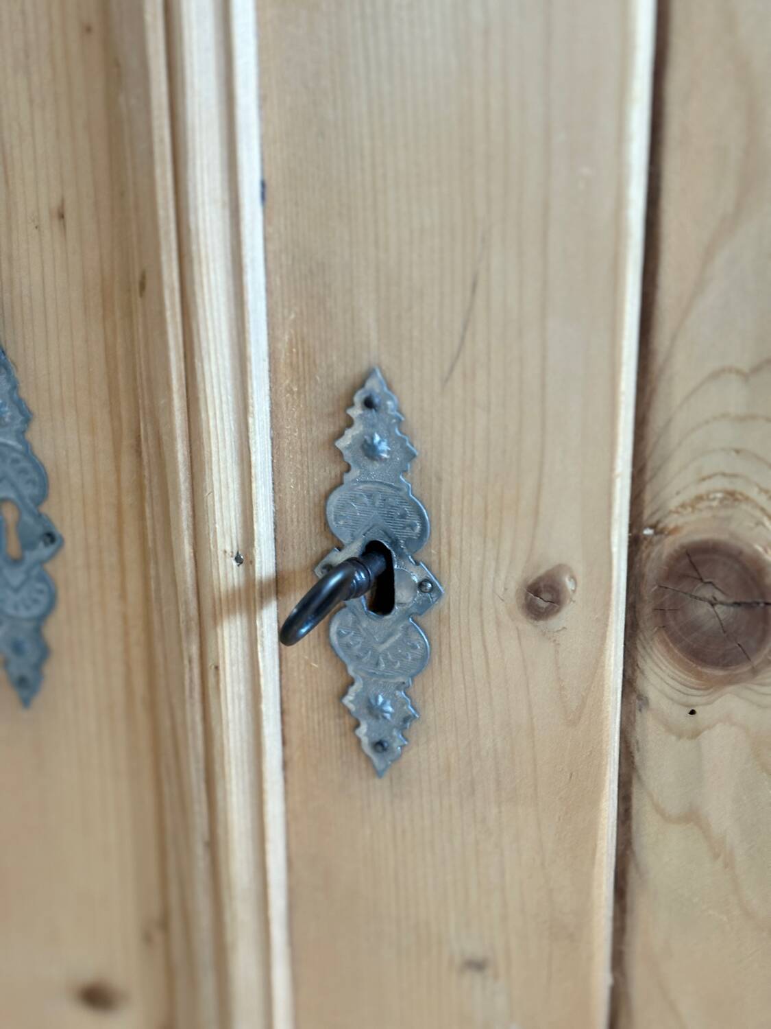 Armoire lingère bois brut