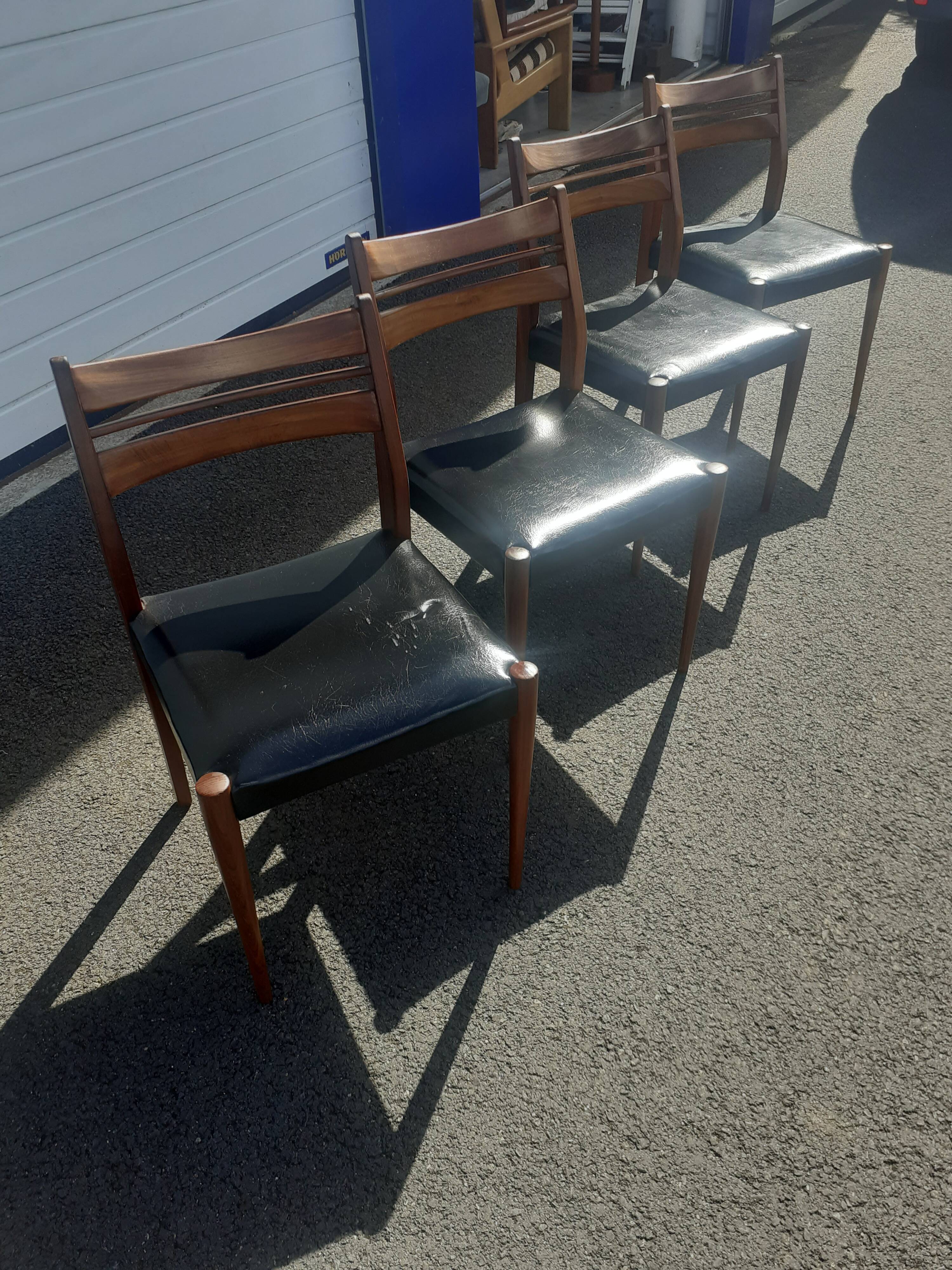 Scandinavian chairs in teak and black skaï.