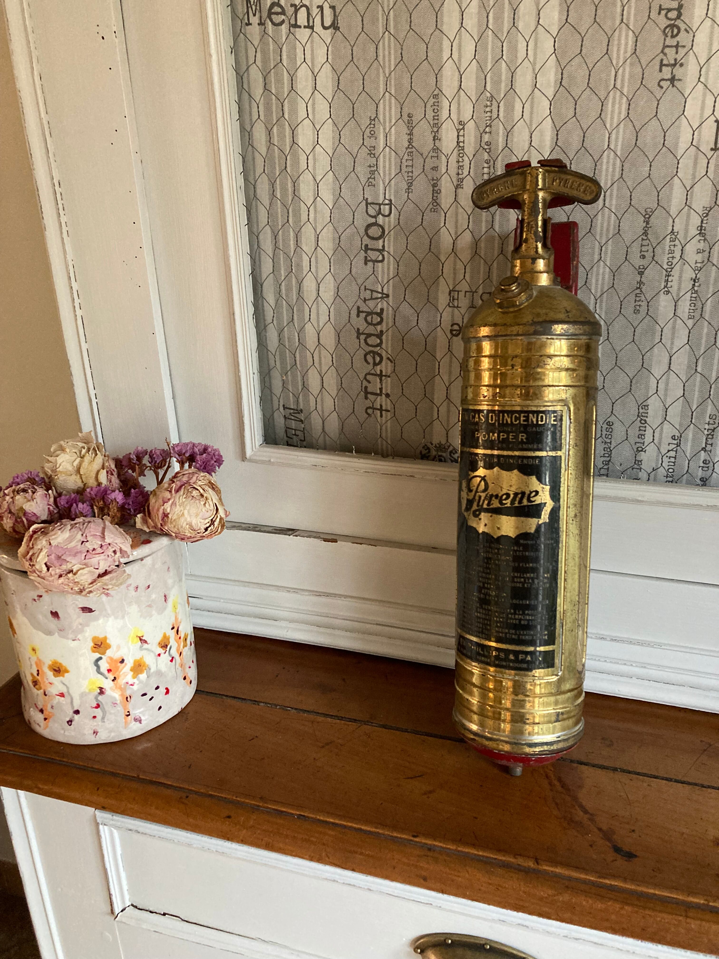 CVDYWDJIE 100 Pièces De Confettis De La Série Fire, 50 Pièces D'Autocollants Graffiti Pour Camion De Pompiers, Décoration Sur Le Thème Des Pompiers, Décoration De Fête D'anniversaire Pour Enfants