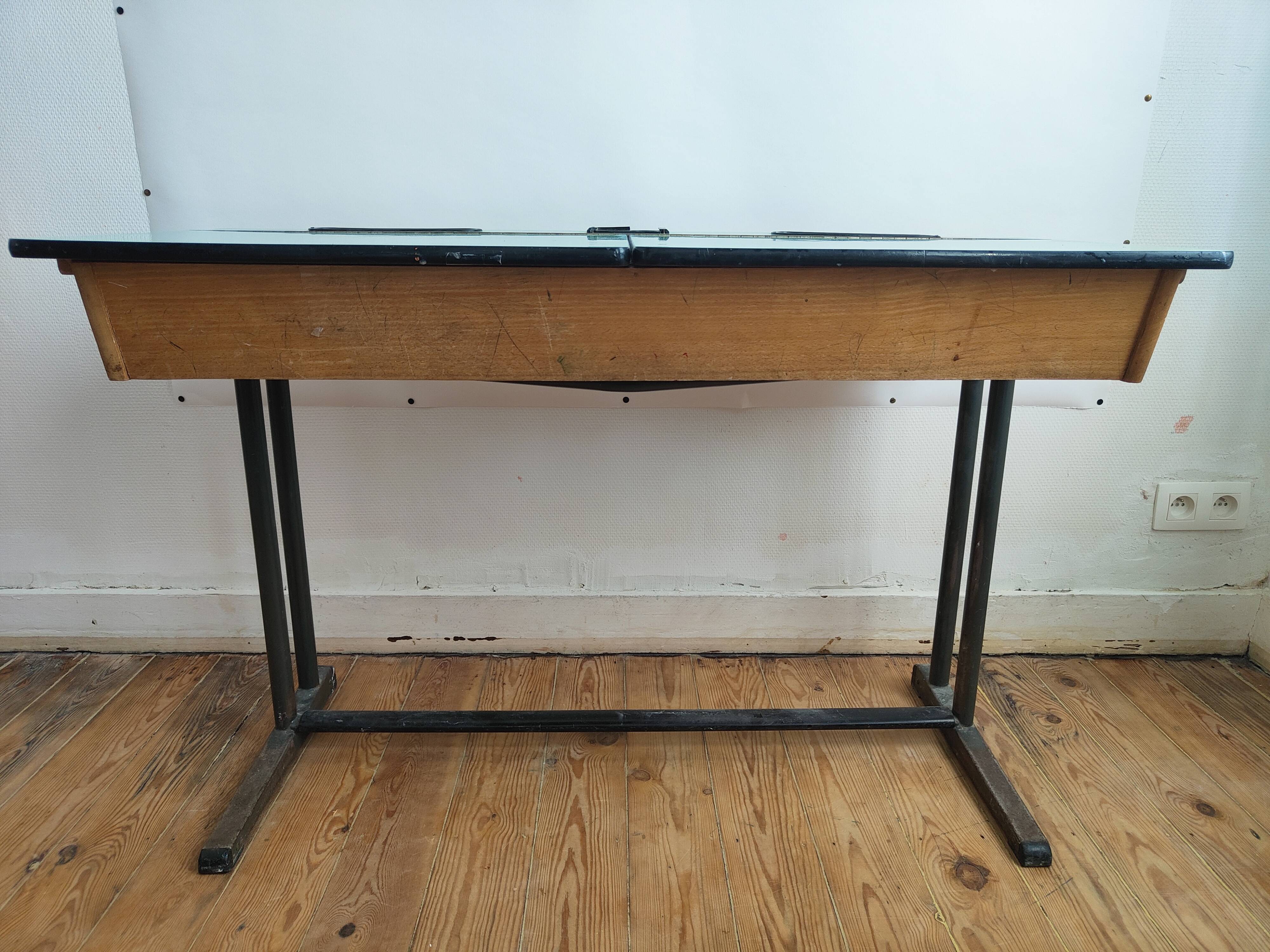 Desk/ school desk