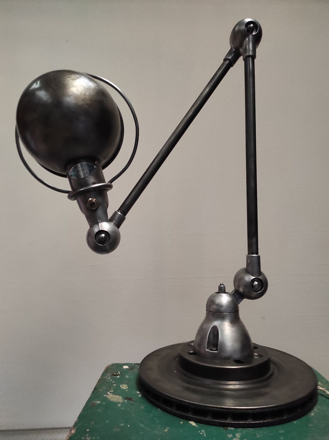 Workshop lamp Jieldé 2 industrial arm patina graphite rifle barrel
