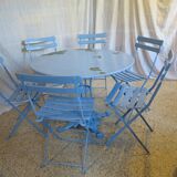 blue garden furniture "The earth is flat"