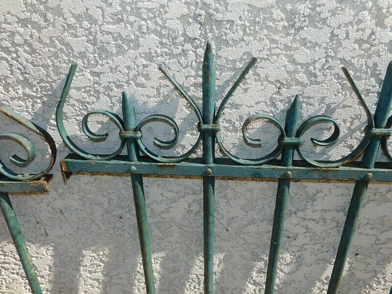 Set of 4 barriers old cloture iron grid