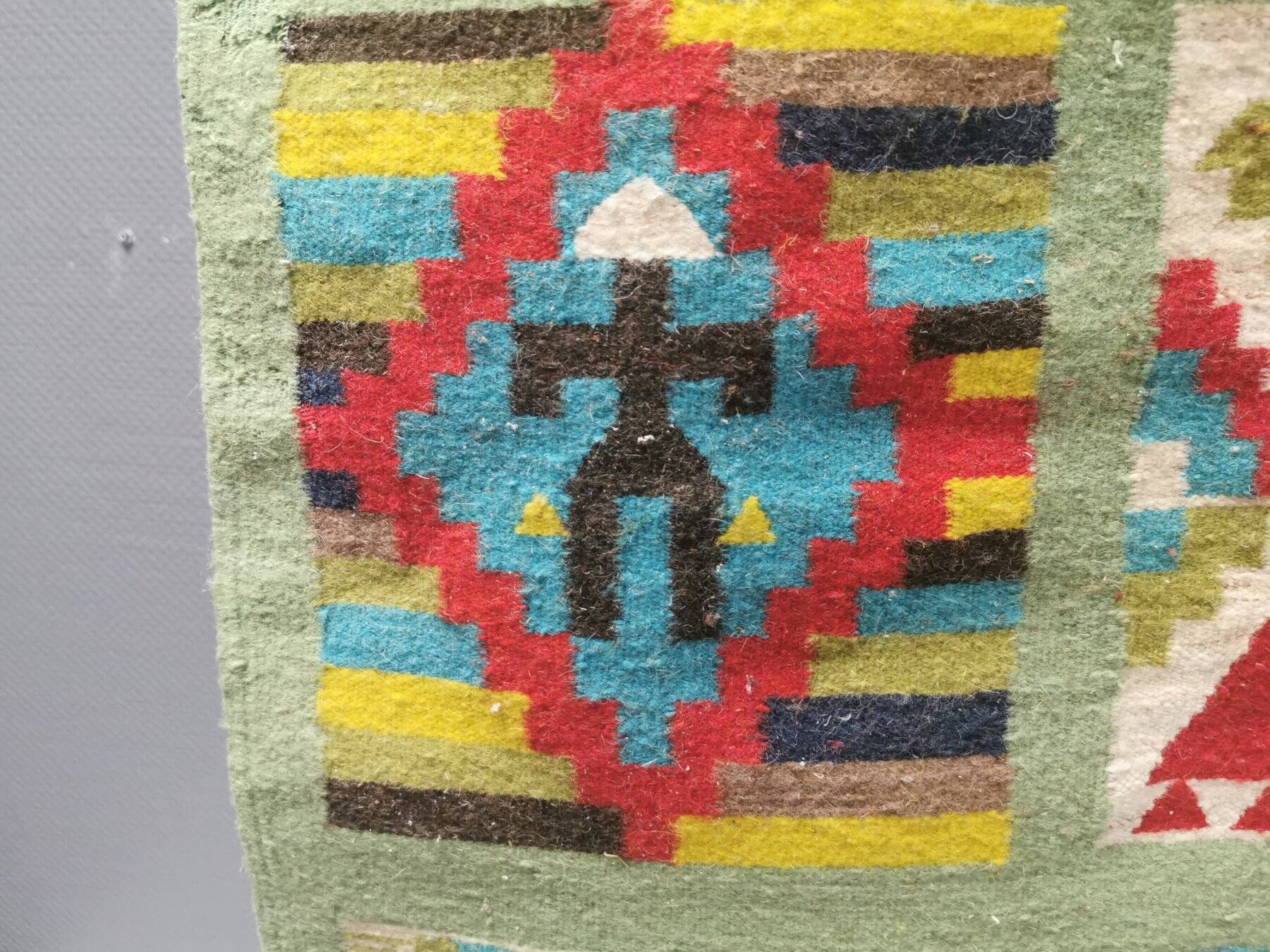 Wall hung wool rug in many colors (Can easily be made into a floor rug)