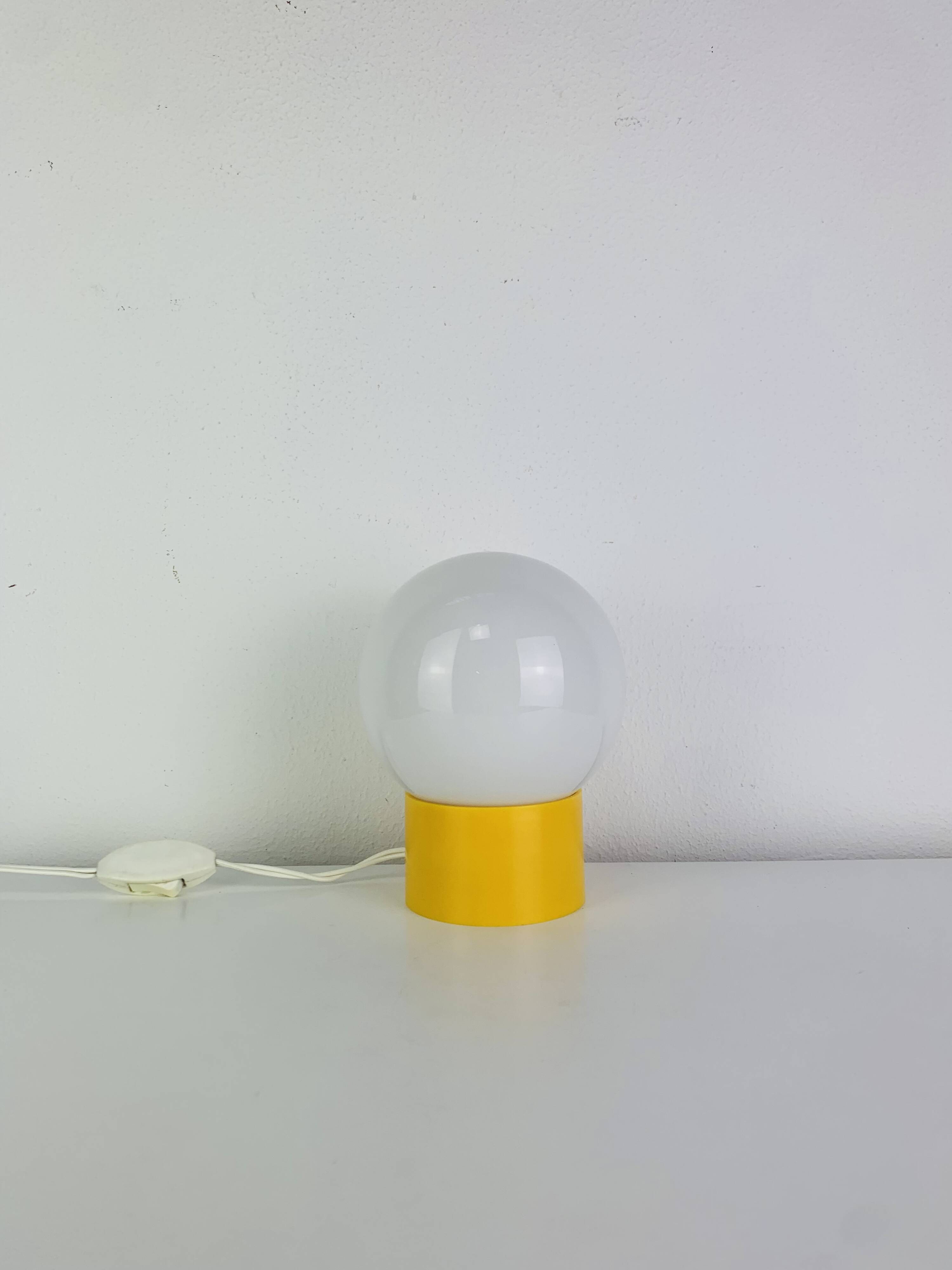 Space Age ball lamp, opaline with a yellow base, 1960s.