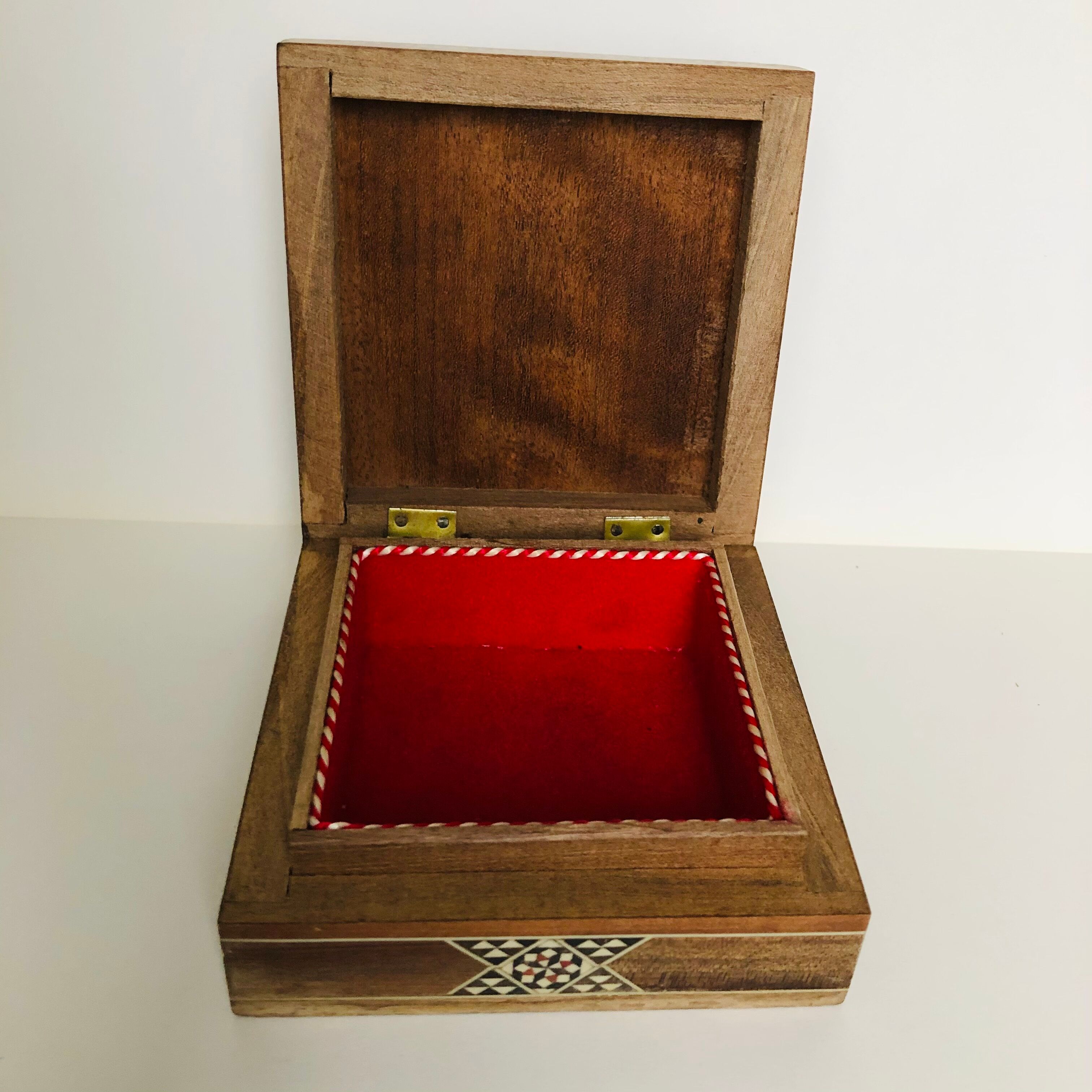 Jewelry box in wooden marquetry