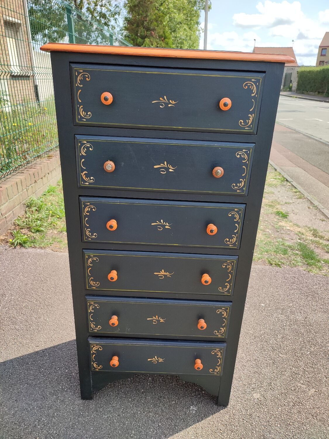 Vintage chiffonnier