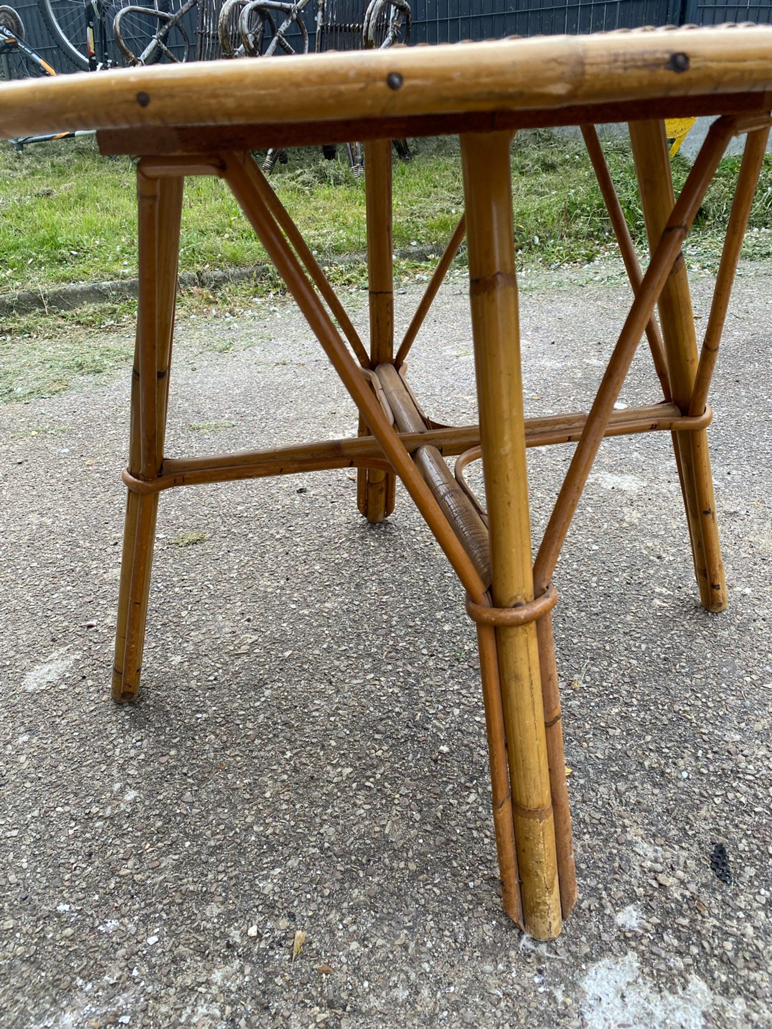 Table en rotin vintage