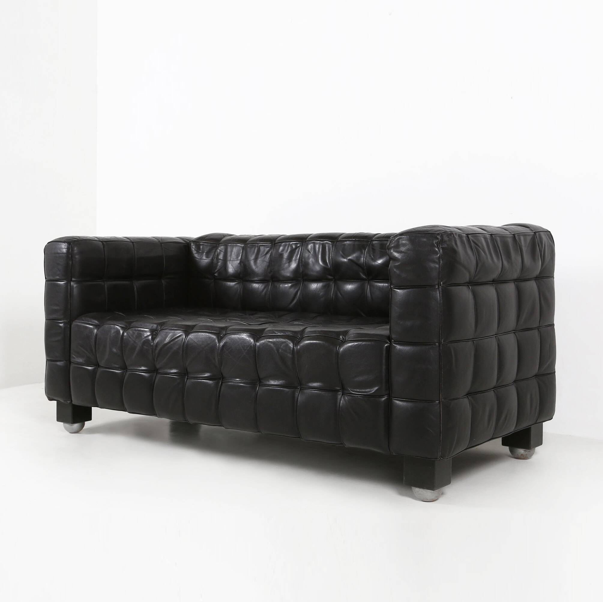 Canapé en cuir noir Kubus modèle "8020" par Josef Hoffmann pour Wittmann, Austr