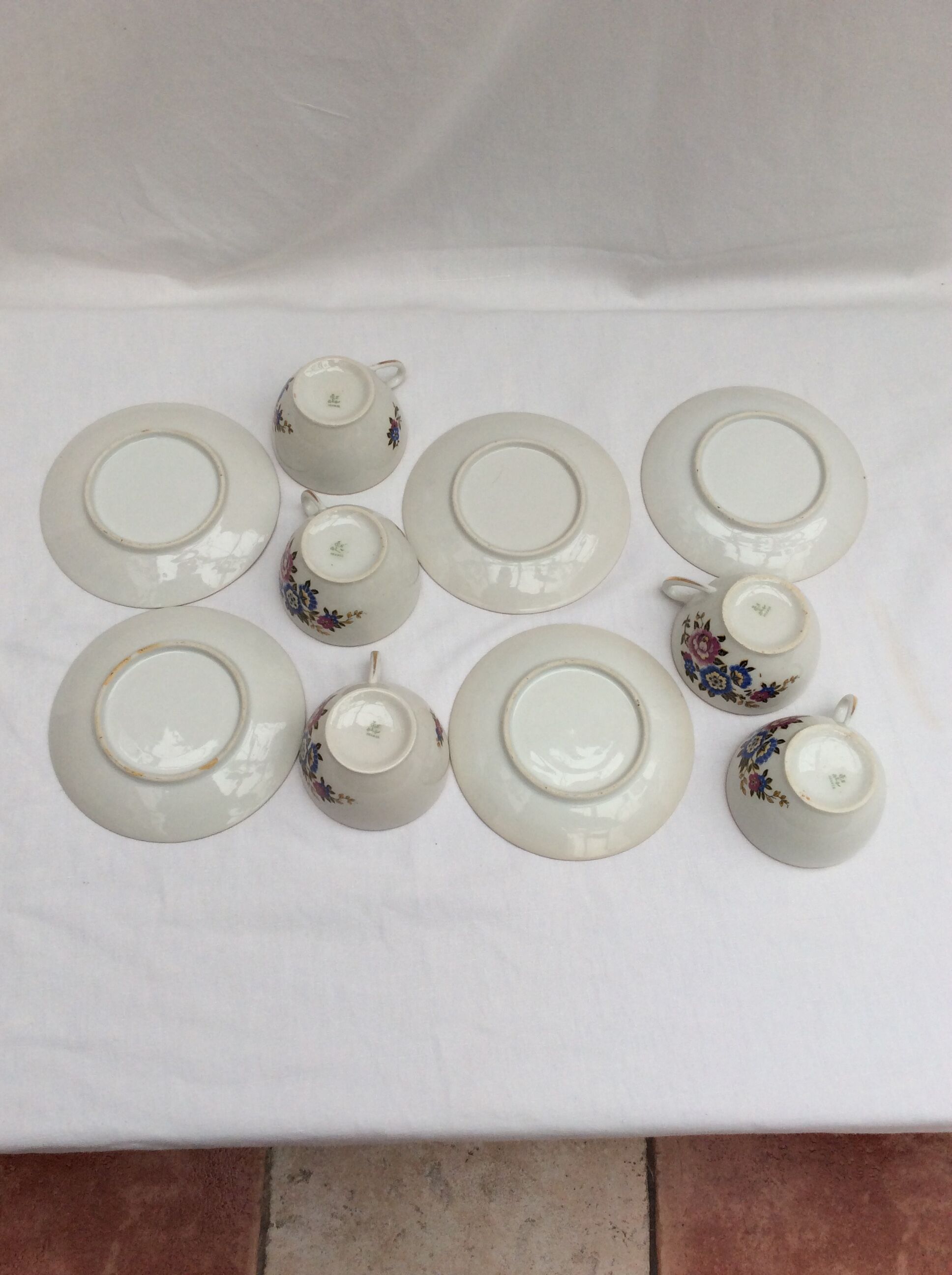 5 cups lot with French-made earthenware saucers size: height -5.5cm- D-8.5cm-