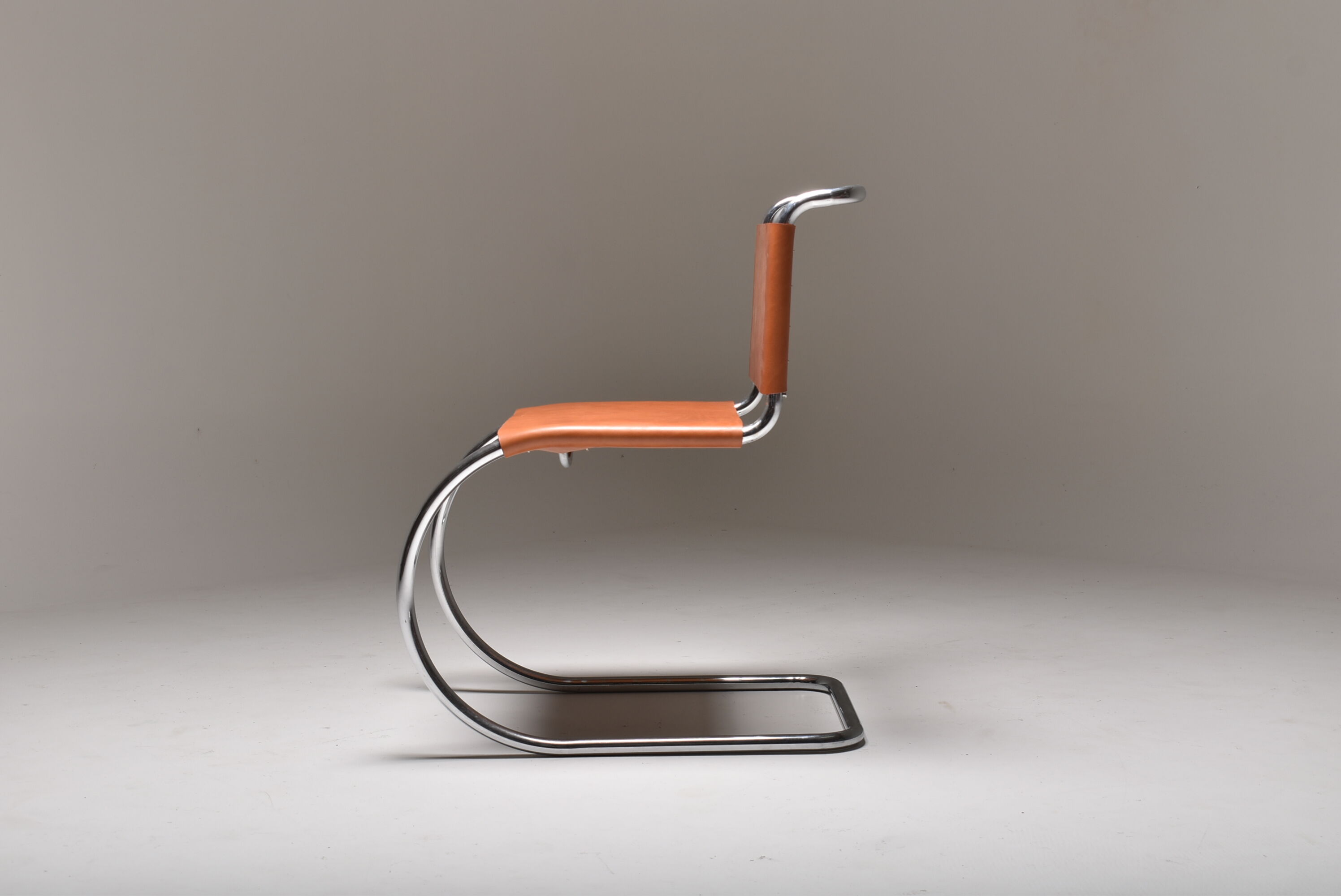 Mr10 chair series by ludwig mies van der rohe, italie 1980