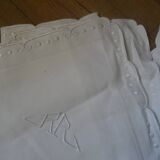 Lot d'un drap et ses 2 taies d'oreiller assorties monogrammés RR