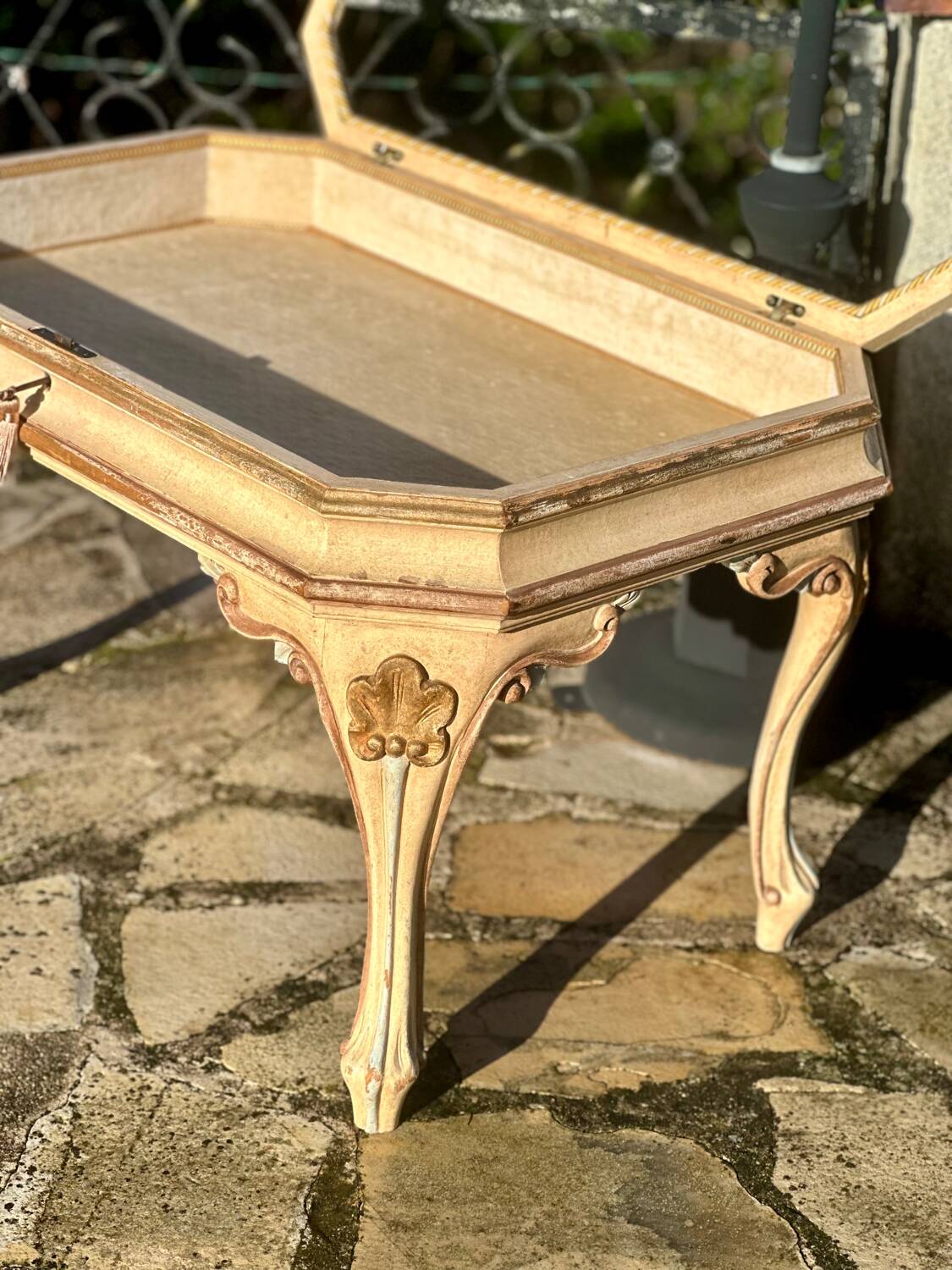 Coffee table/display cabinet in painted polychrome wood.